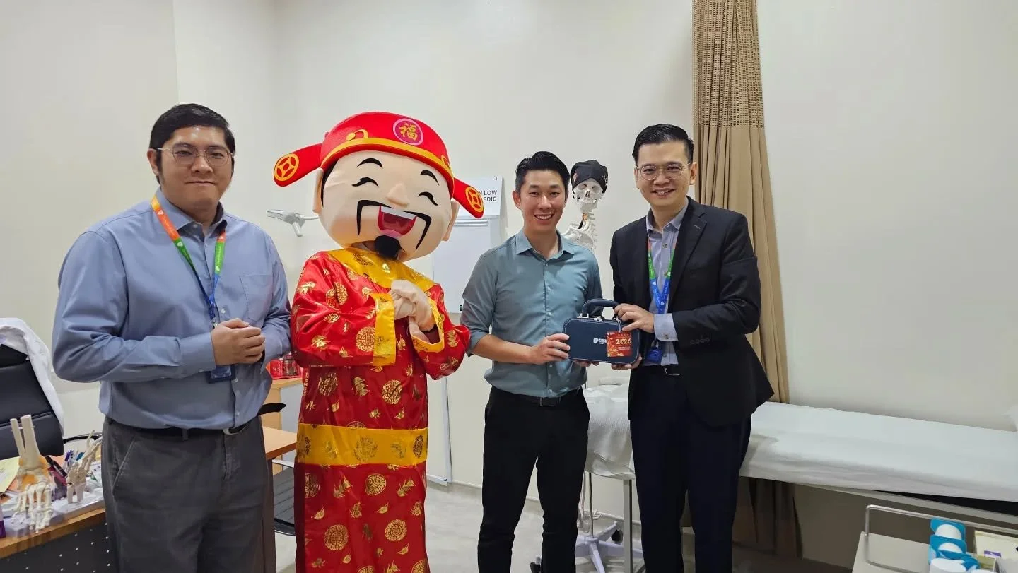 With our new CEO. 👏✨
New leadership. New vision. Same commitment to excellence.

Onward and upward. 🚀

#DrRobinOrtho #OrthopaedicCare #NewJourneyBegins #Excited #Growth