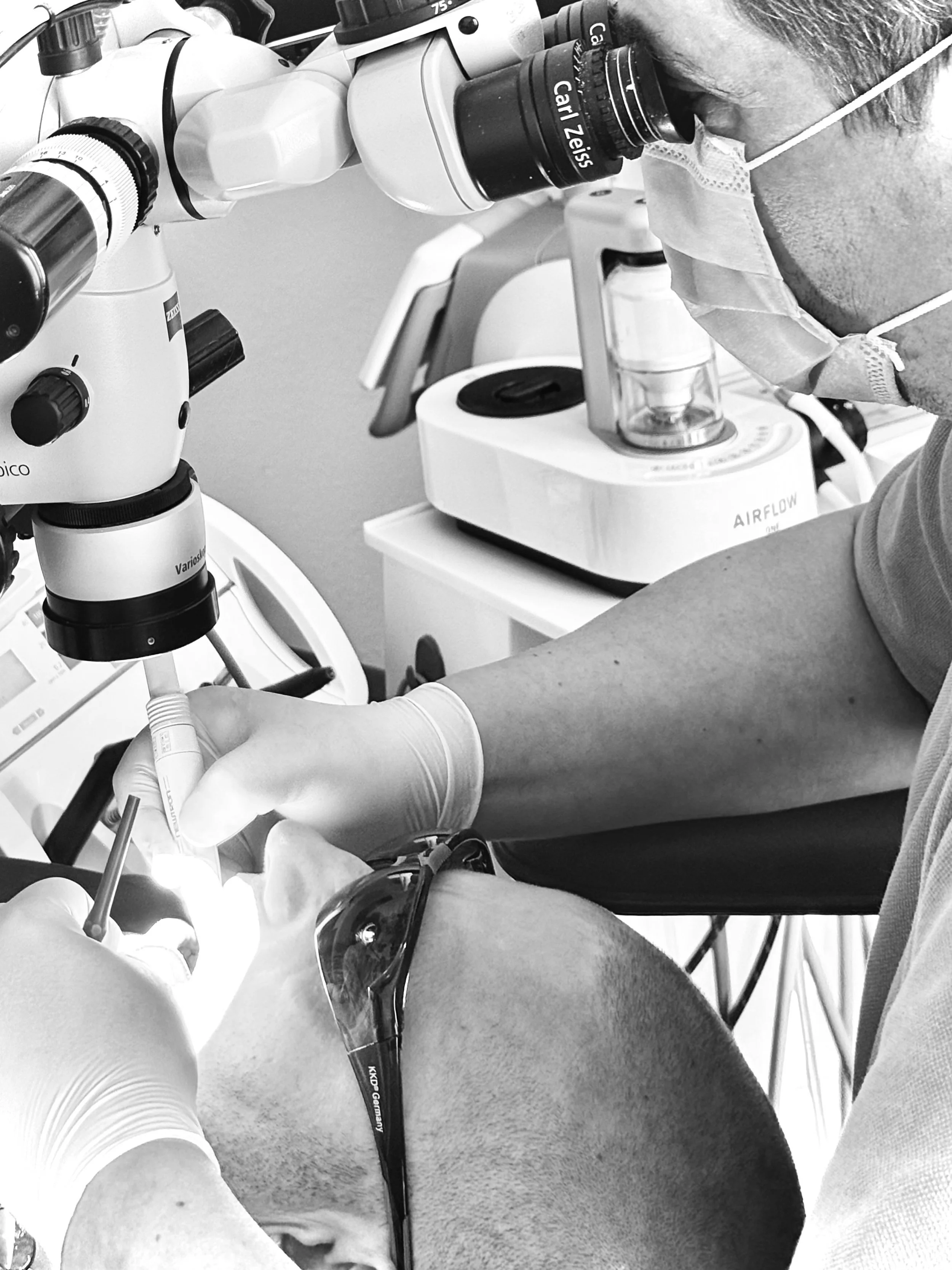 Mikroskopische Wurzelkanalbehandlung