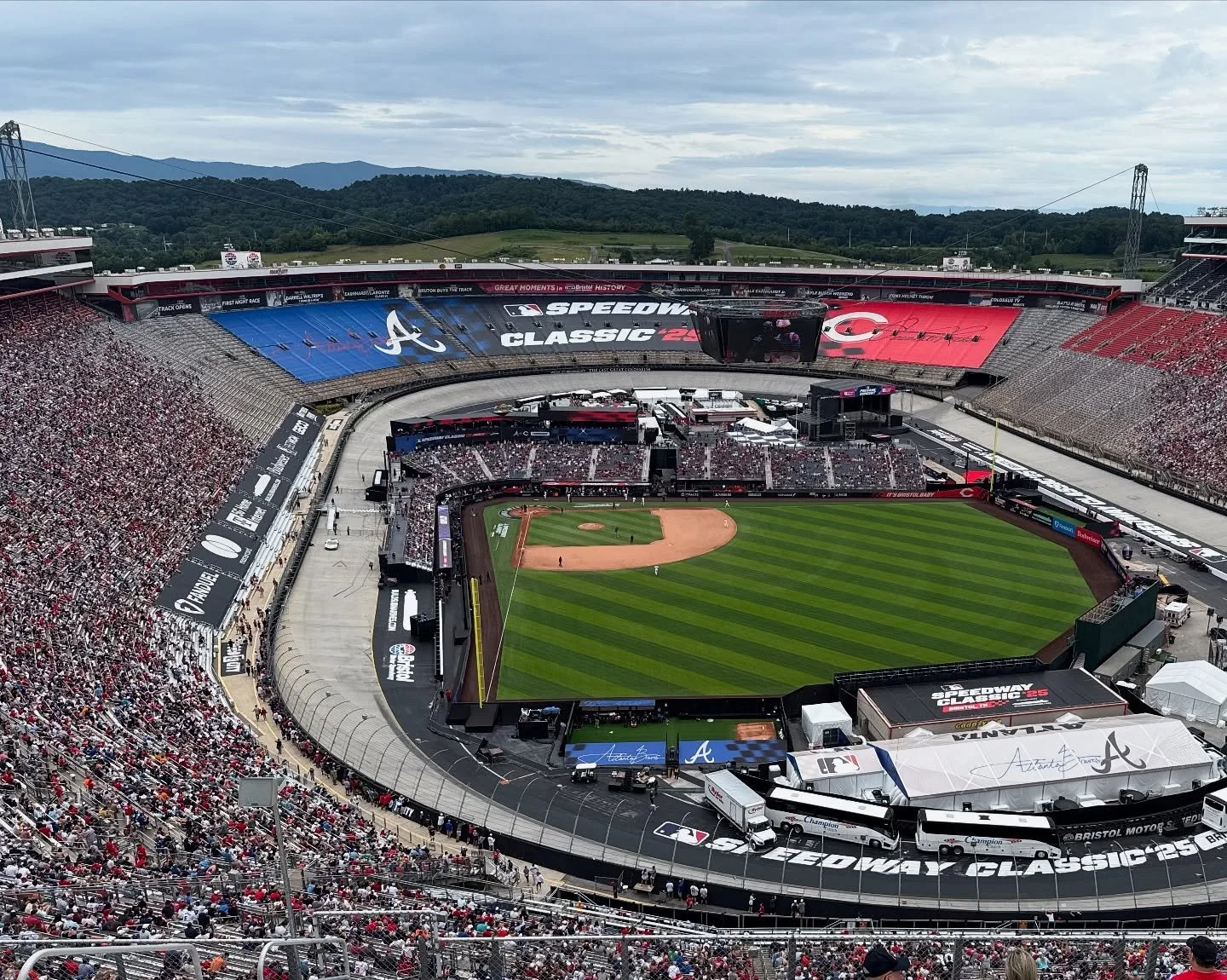 ⚾️ Bristol Speedway Classic ⚾️
This past weekend we enjoyed hosting clients in Bristol at the first MLB game ever in the state of Tennessee! The Reds and Braves took the field in the first collaboration between NASCAR and MLB. Baseball Hall of Famers
