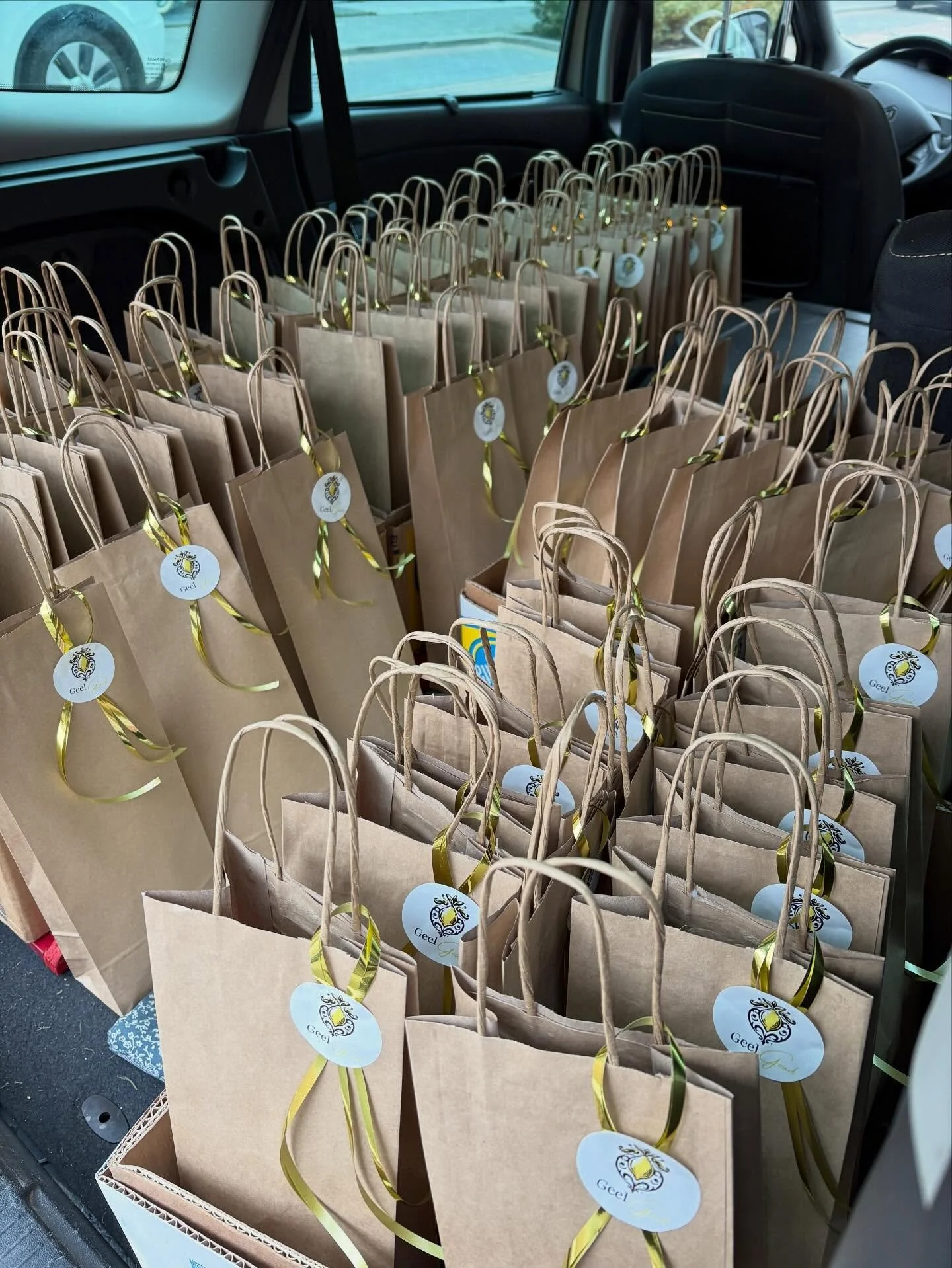 Bestelling van 80 flessen bezorgd! ✅ #geelgoud #limoncello #geelgoudlimoncello