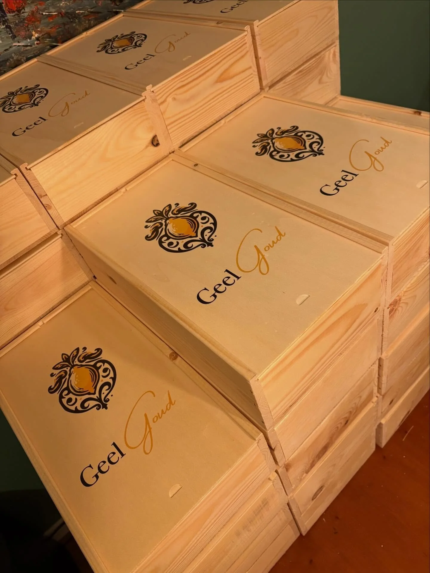 Kerstpakketten ingepakt en worden binnenkort geleverd ✨ Bestellen kan nog steeds! 📩  #kerst #kerstpakketten #geelgoud #limoncello #geelgoudlimoncello