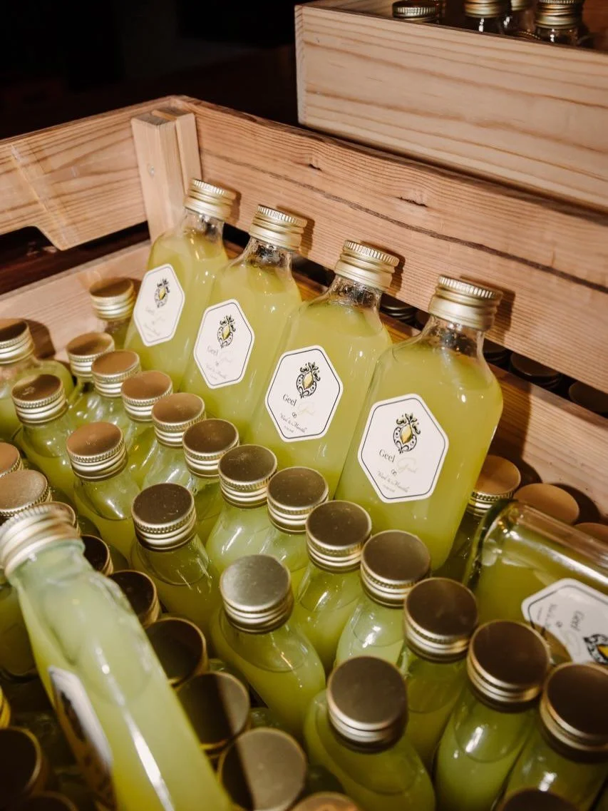 ✨Wedding gifts 💍

Twee weken geleden mochten wij weer meewerken aan bedankjes van een bruiloft. 🥂 Er werd gekozen voor 130 flesjes van 100ml m&eacute;t een gepersonaliseerd etiket. 🍋

Ward &amp; Marci&euml;lle, heel veel geluk 🍀 en bedankt voor d