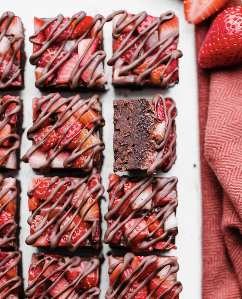 THE ROMANTIC CHOCOLATE STRAWBERRY FUDGE