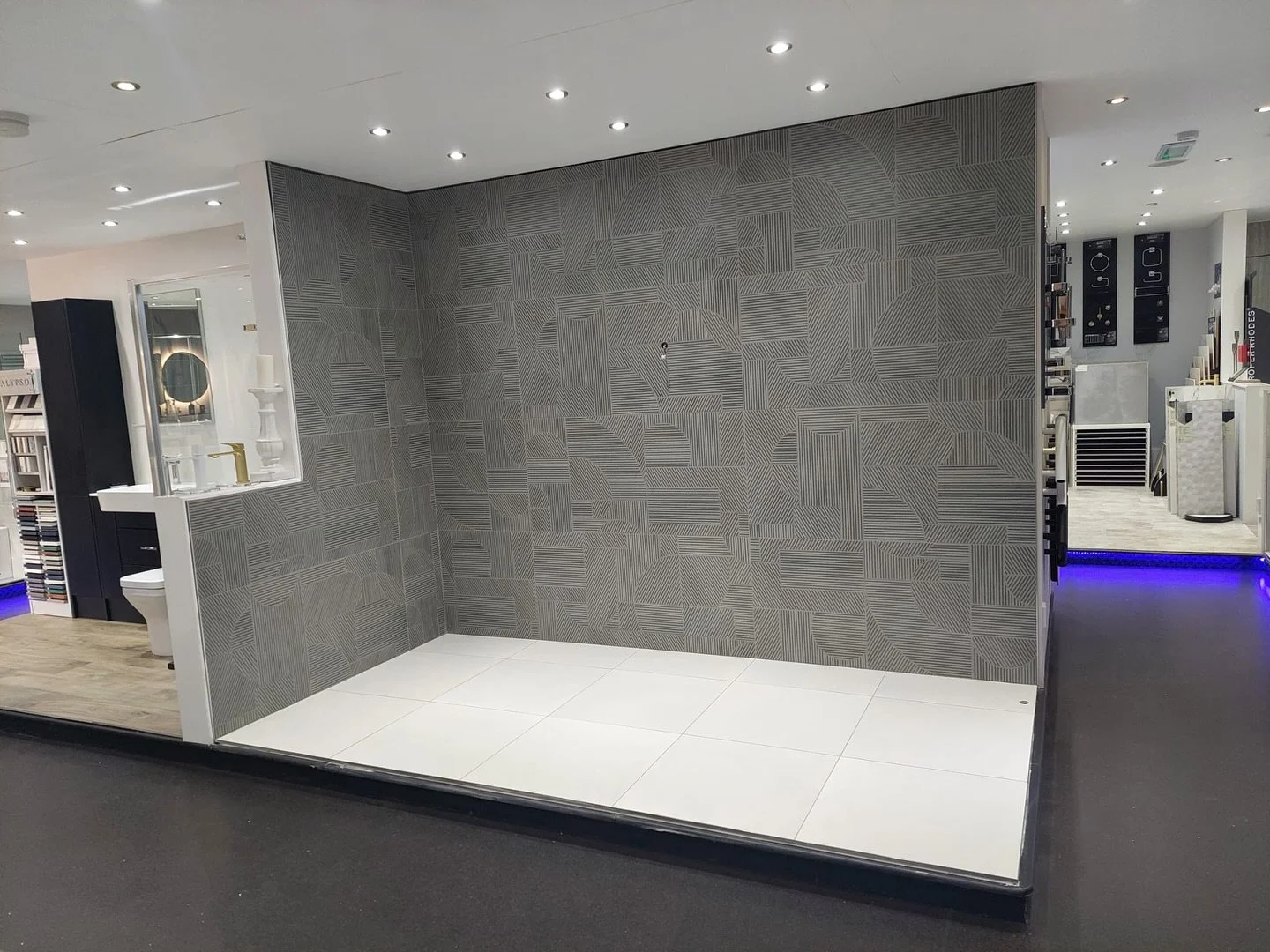 Looking forward to seeing this display complete @hazelgrovebathroomcentre
Neville Grey Decor with Zero Blanco on the floor 👏