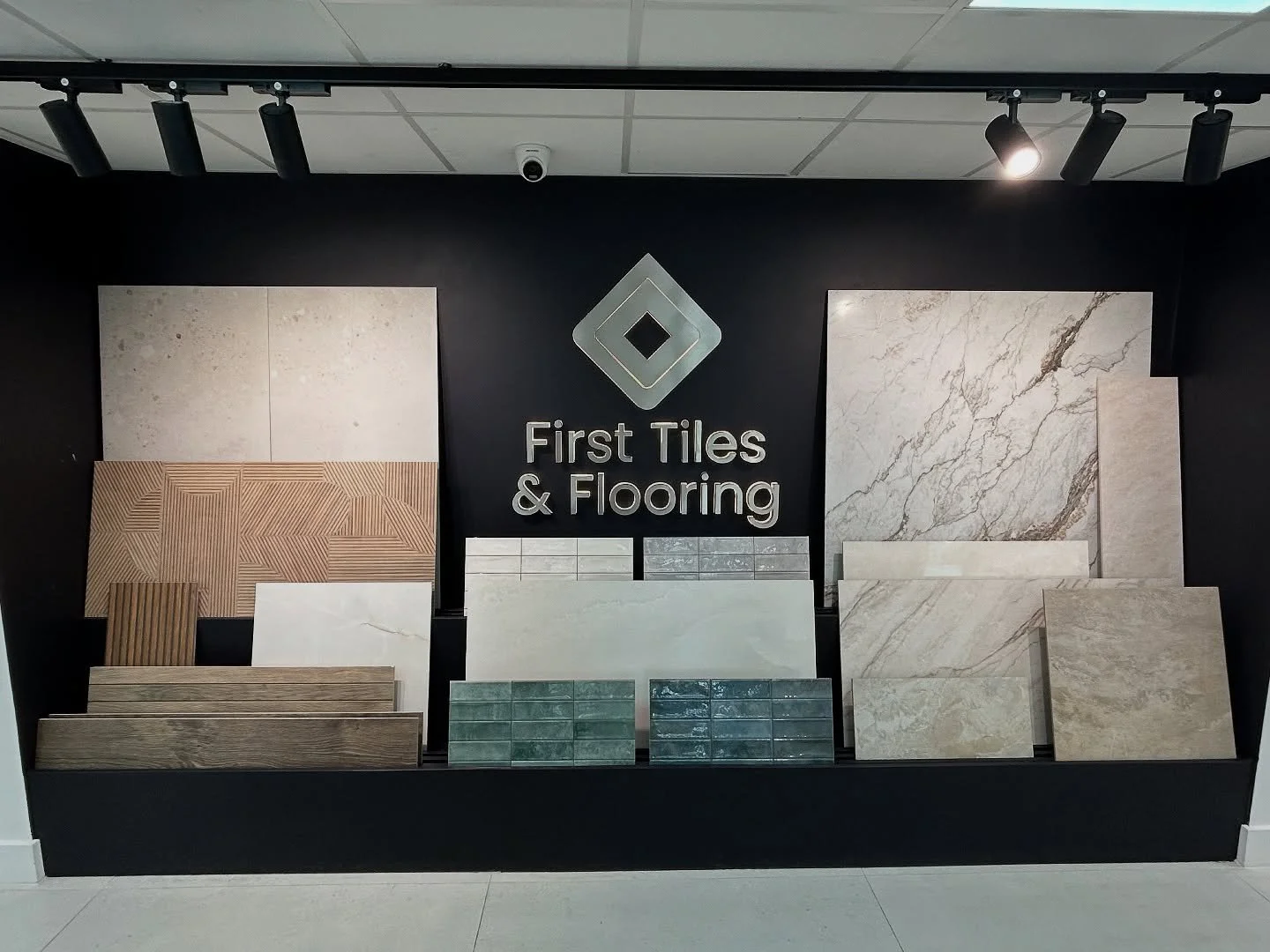 New month of September means new mood boards and display tiles
This month we are complementing the warm ranges on our main stage at the front of our showroom 😍😍