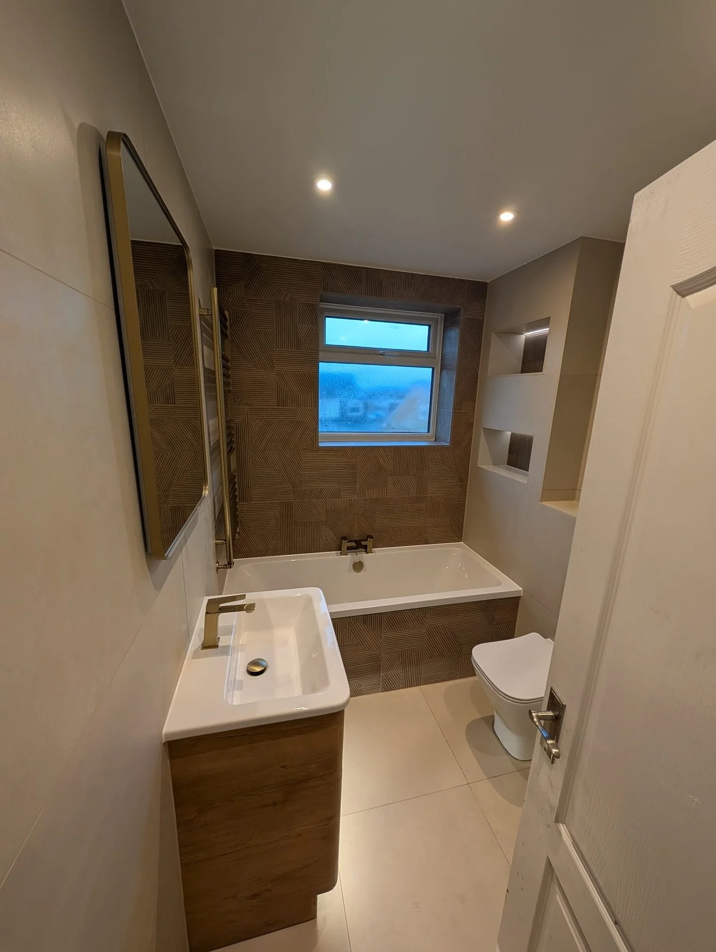 Another stunner by @grplumbing with our Neville Beige Decor &amp; Zero Crema 120x60 👌👌