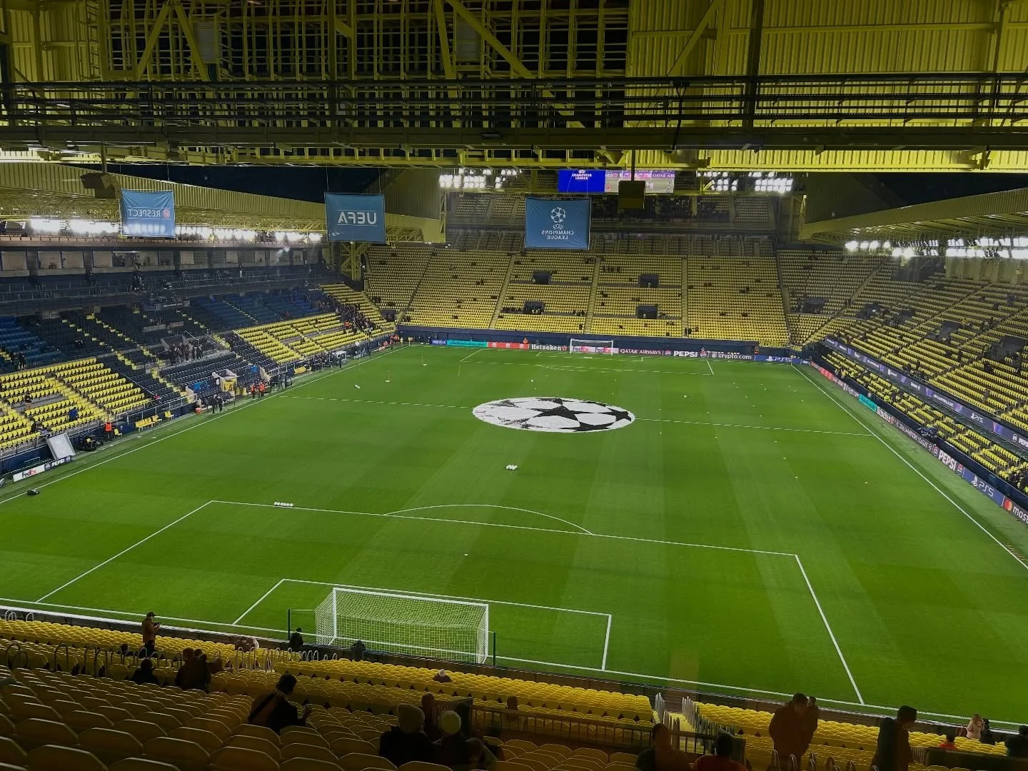 A bit of champions league football with @navarti_ceramica @villarrealcf @merhi_omar ⚽️