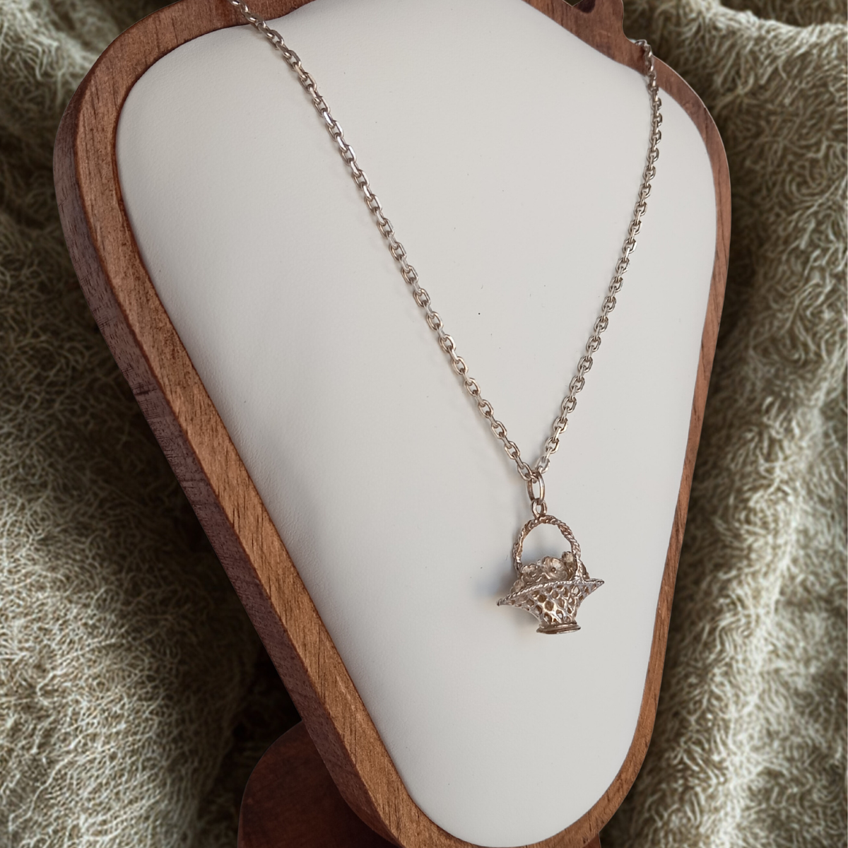 La chaine et son pendentif Silver Flower