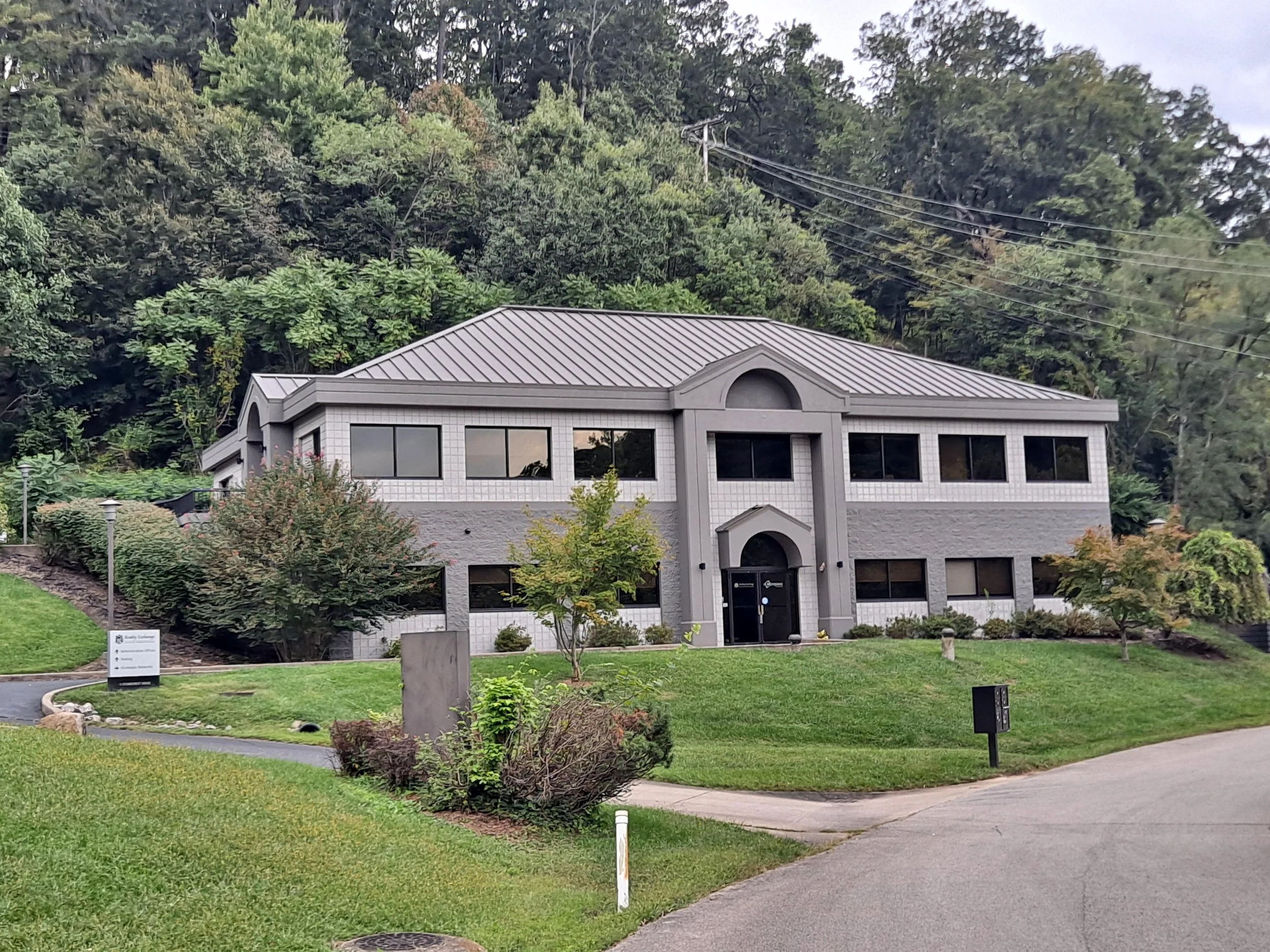4 STONECREST DRIVE 