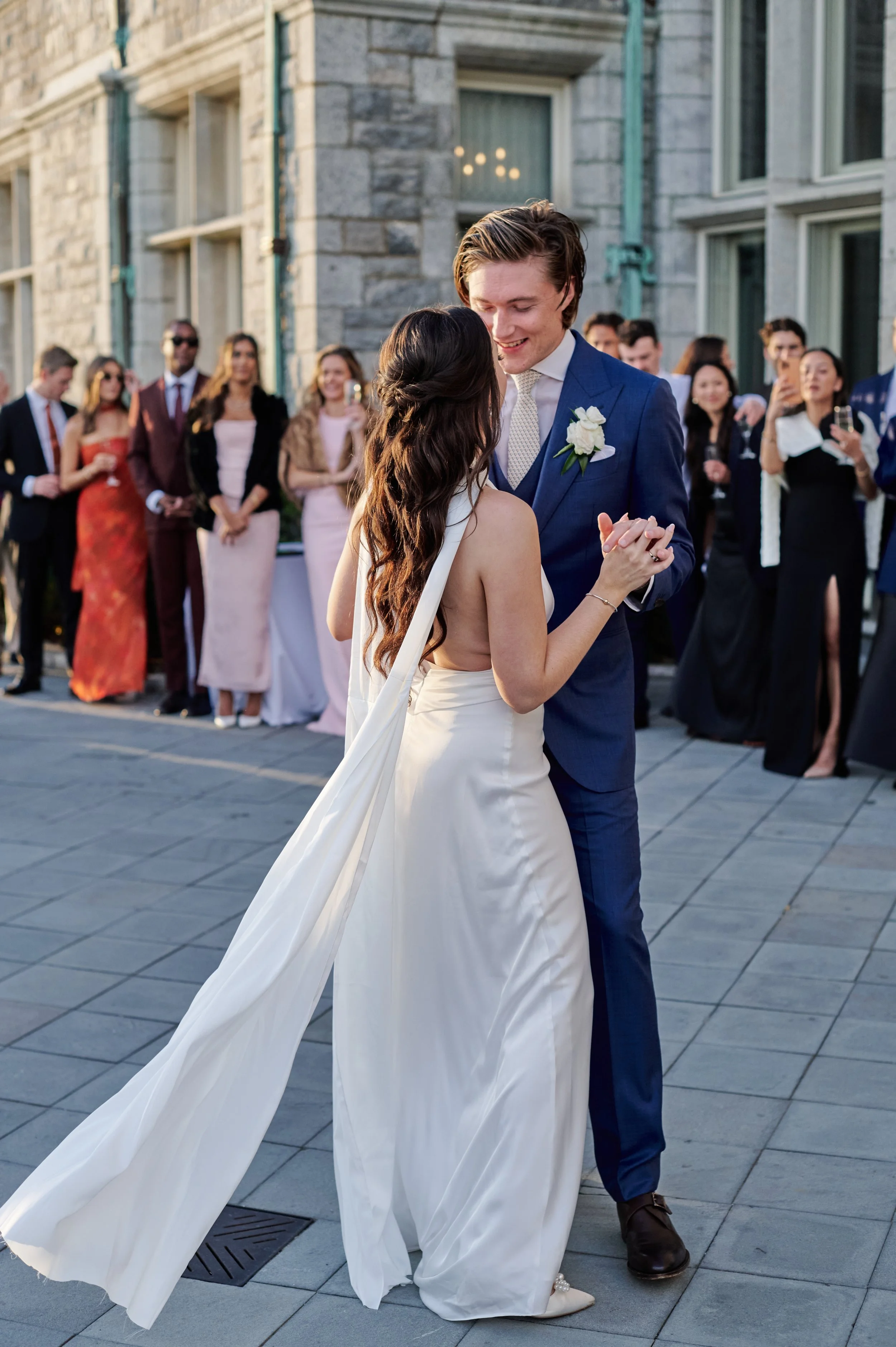 HOW TO BECOME A WEDDING PHOTOGRAPHER