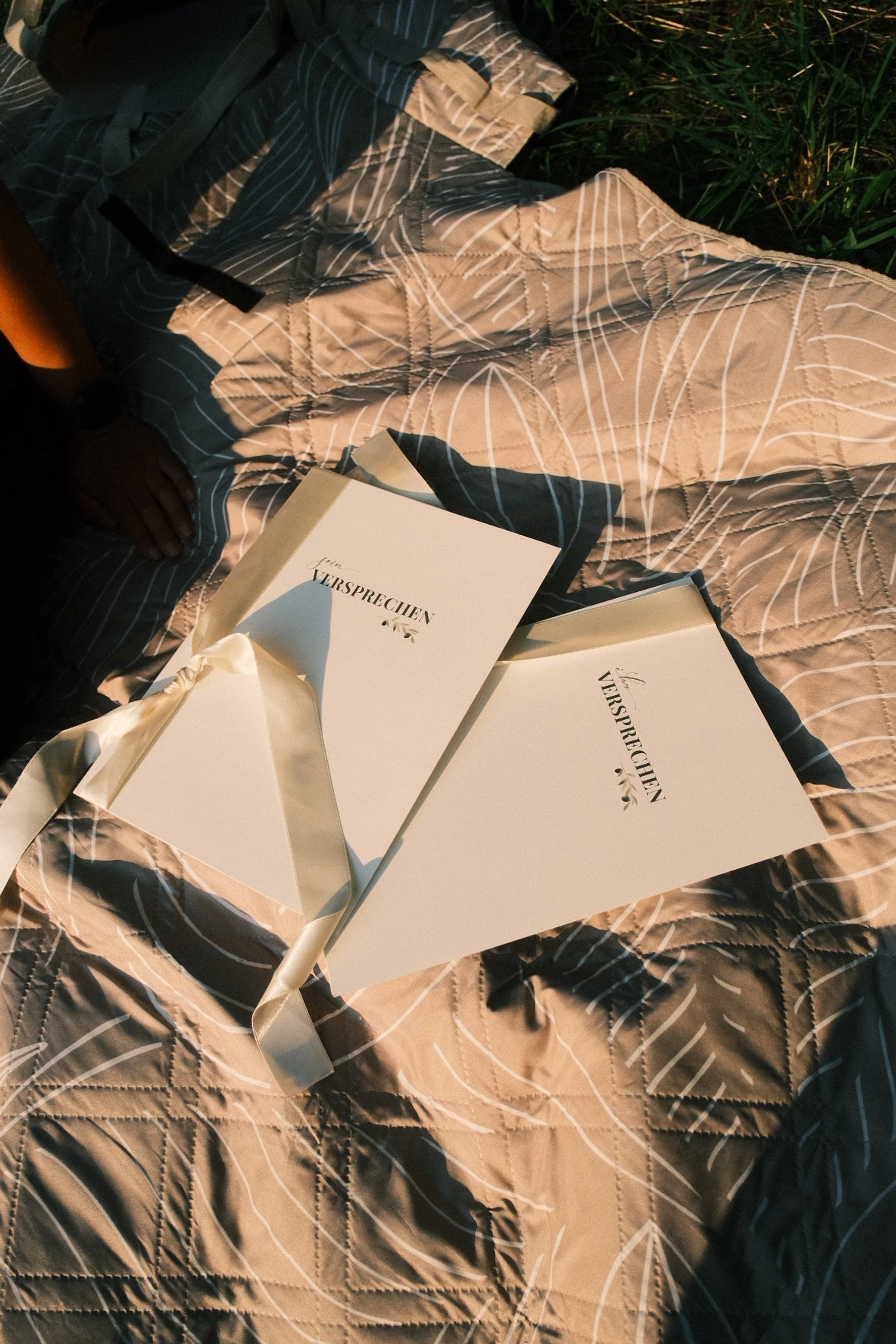 Hochzeitstraditionen: Versprechen vorlesen