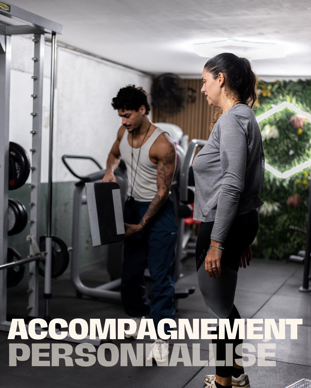 🤝 Ici, personne n&rsquo;est laiss&eacute; de c&ocirc;t&eacute;.

Dans notre salle, tu n&rsquo;entres jamais seul dans ta s&eacute;ance.
Chaque adh&eacute;rent est guid&eacute;, conseill&eacute;, corrig&eacute;, encourag&eacute;.
Que tu d&eacute;bute