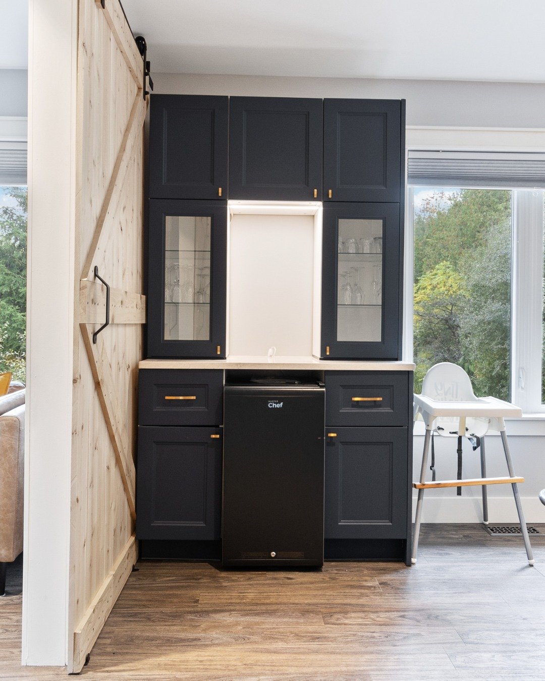 Get ready to wine, dine, and prep in style at Skipping Rock Cottages! 🍷🍴

With a ready-to-go wine fridge to chill your favourite bottles and plenty of counter space for all your food prep needs, our cottage kitchens are perfect for family meals and