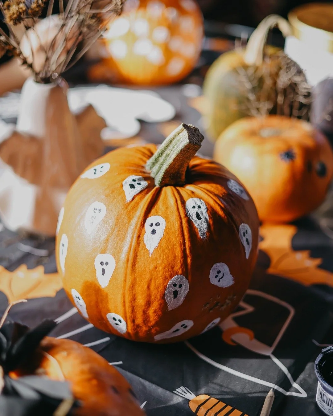 Pumpkin carving / painting isn’t just an activity — it’s a fall tradition! 
During your stay at Skipping Rock, pick up some pumpkins in Meaford and bring them back to the cottage for a cozy night of creativity. 🔥🍂
Here are a few
