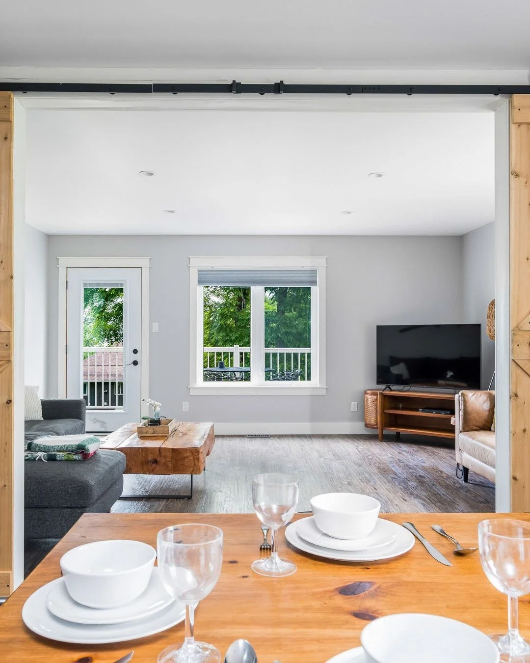Take a quick peek inside our Loft at Skipping Rock ✨

Vaulted ceilings.
Cozy corners.
Big windows letting that Georgian Bay light pour in.

It&rsquo;s the perfect mix of modern comfort and cottage charm &mdash; ideal for families, couples, or a quiet