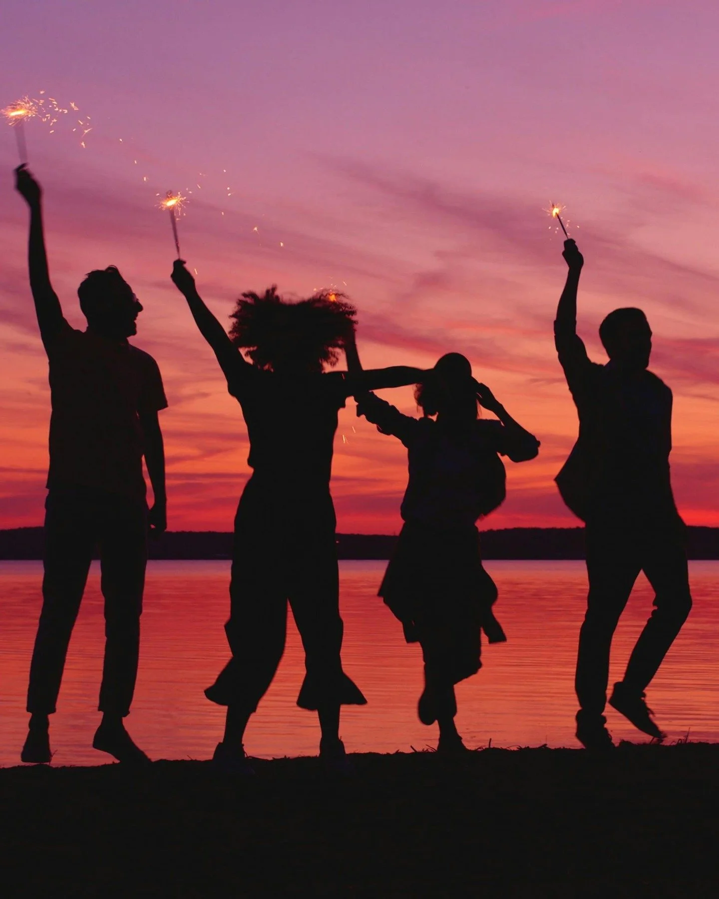 Victoria Day weekend is your sign&hellip; summer starts now 🇨🇦☀️

Long weekends were made for slow mornings with coffee on the deck, afternoons by the water, BBQ dinners, and nights by the fire under the stars. 

And there&rsquo;s no better place t