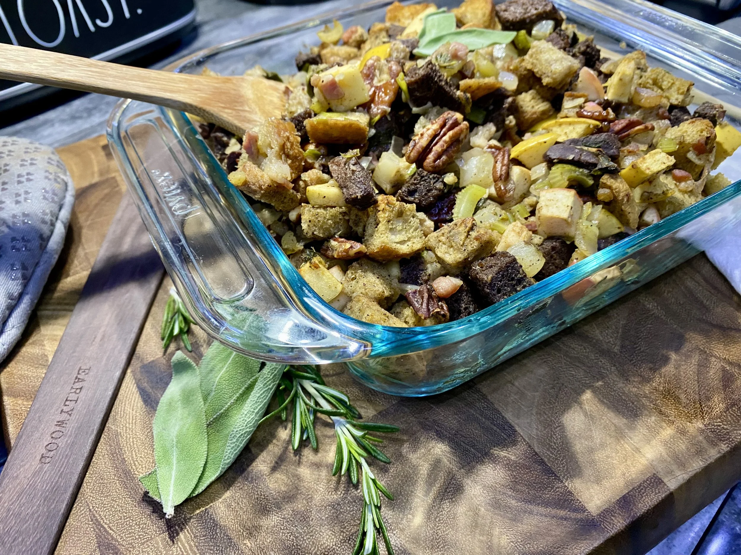 Homemade Southern Tricolor Stuffing with Leeks, Fennel, Apples, Pecans