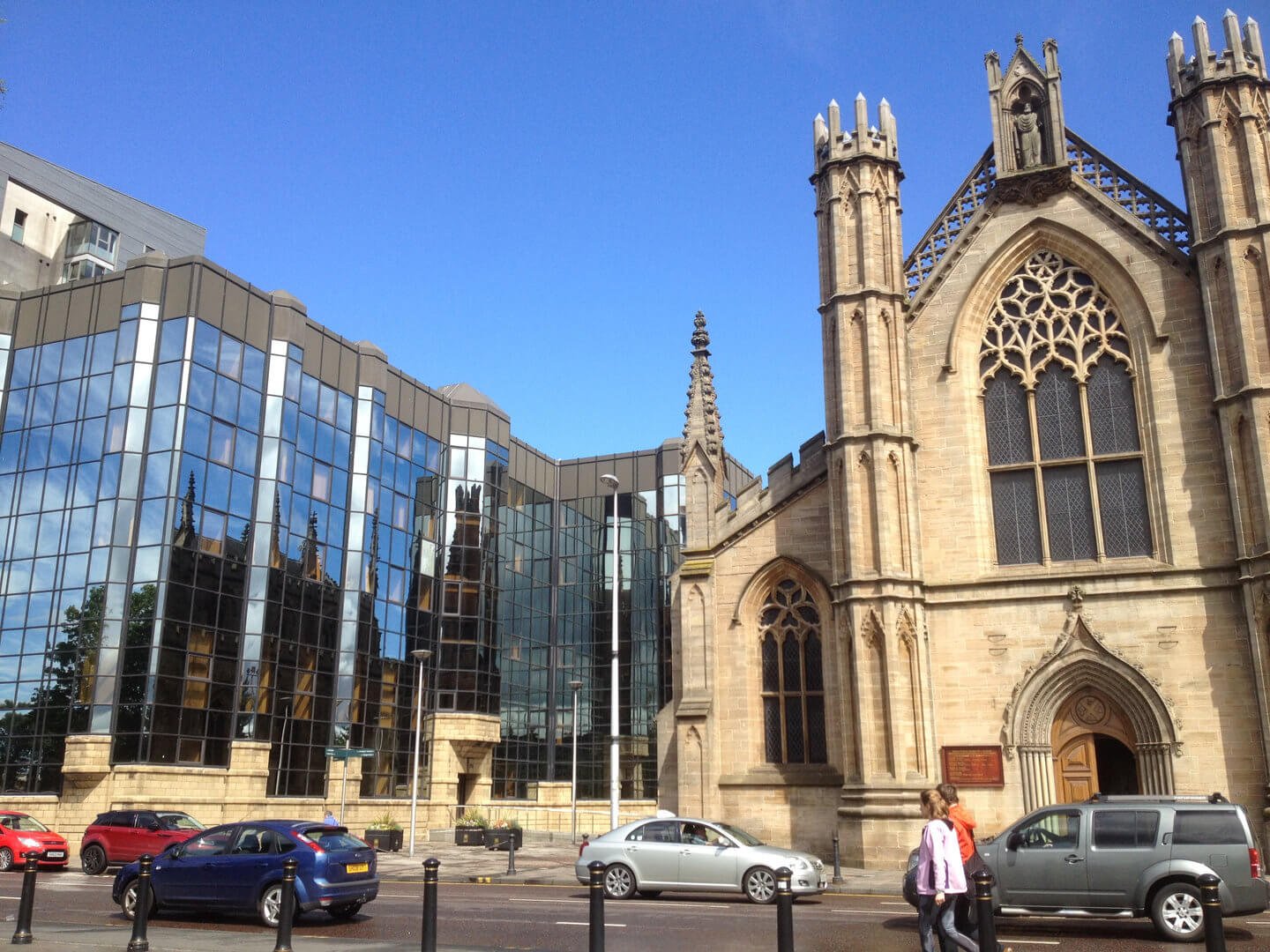 Private Glasgow Tour with Vehicle or Walking Tour? How to Choose the Right Experience