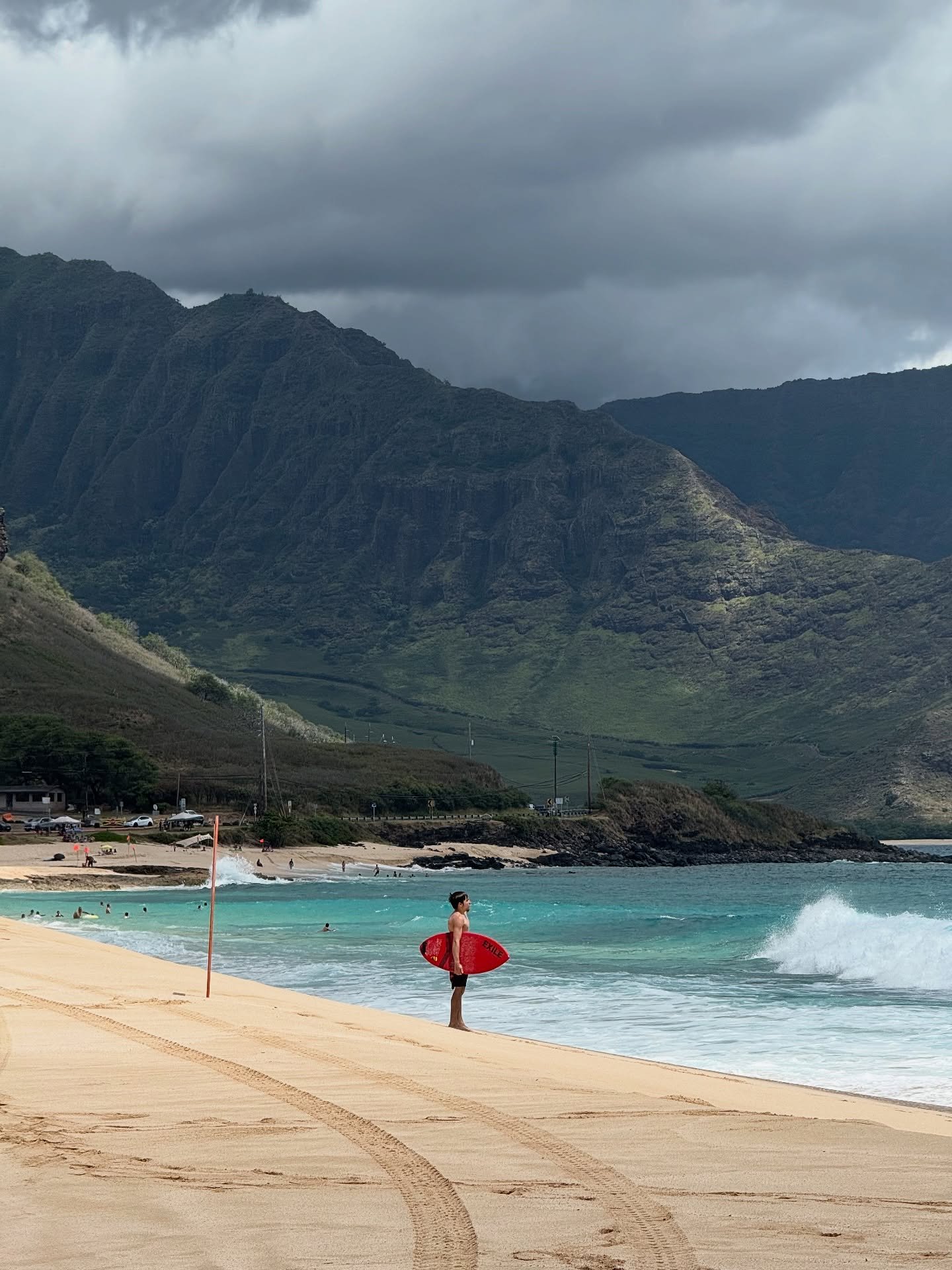 West side is the best side. 🩵 

#YokohamaBay #Oahu #Weekend #SundayFunday #Adventures #WestSide #Hawaii #IslandLife #Waves #ExploreOahu #Travel #travelinspiration #Travelling #Aloha #SundayVibes #GetOutside #BeachLife #Island #Surf #Honolulu #Visit 