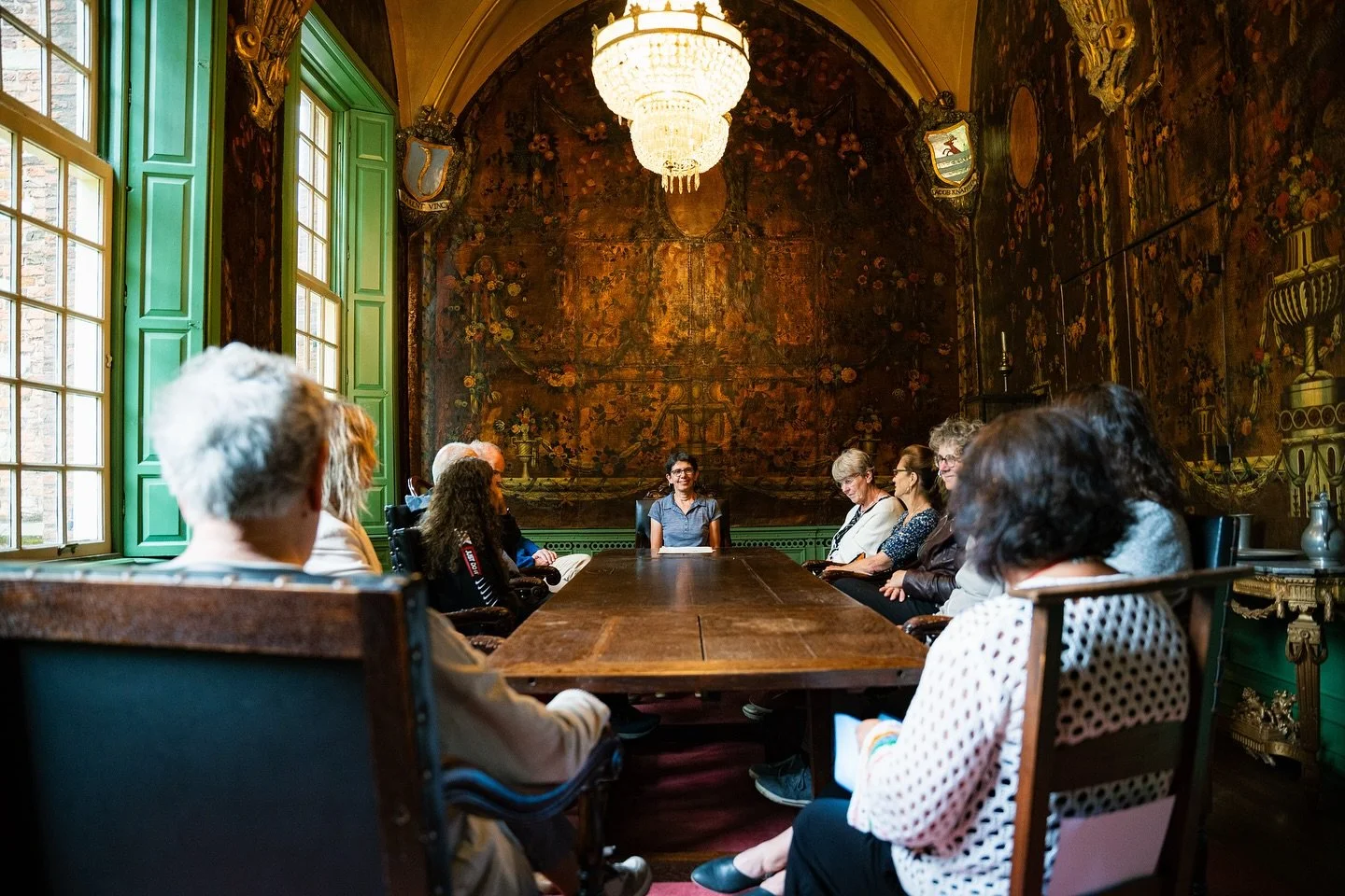&ldquo;Vlak voor ik naar binnen ga,&nbsp;sluit ik mijn ogen en blijf staan,&nbsp;maak ruimte in mij&nbsp;om de ander en het andere te ontmoeten.&rdquo;

Mies opende Heem me mee in de 600 jaar oude Grote Kerk met een sc&egrave;ne over hoe we God probe