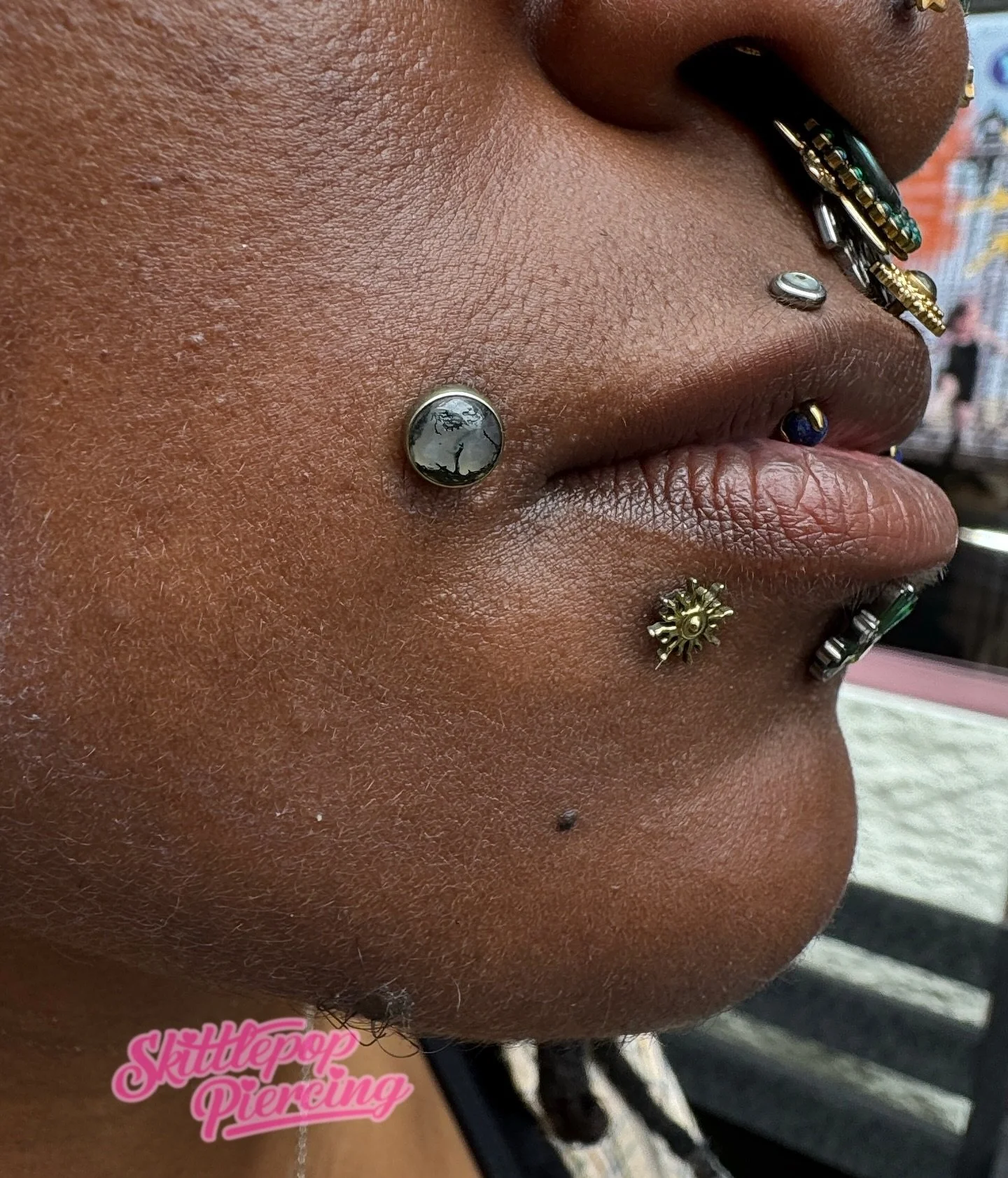 Dahlias. 
Definitely not something I get the pleasure of doing everyday. 

These ones are well into their healing journey now. Thankyou so much for the trust. @clowntownfelix 

#dahliapiercing #lippiercing #elthampiercer #dahlia