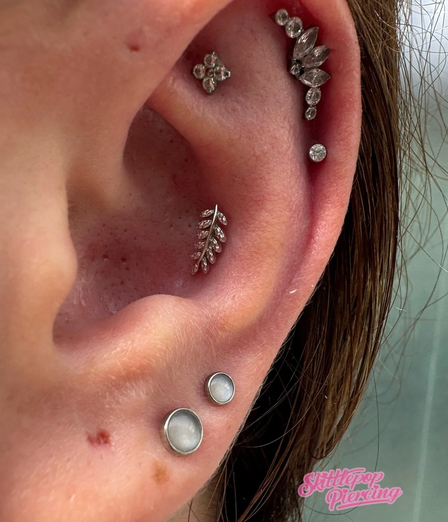Wedding ready for the ever so lovely @abigaildrye_x 

Congratulations on your big day Thankyou for trusting me with your wedding curations 🥰

#weddingpiercing #earcuration #weddingday #eltham