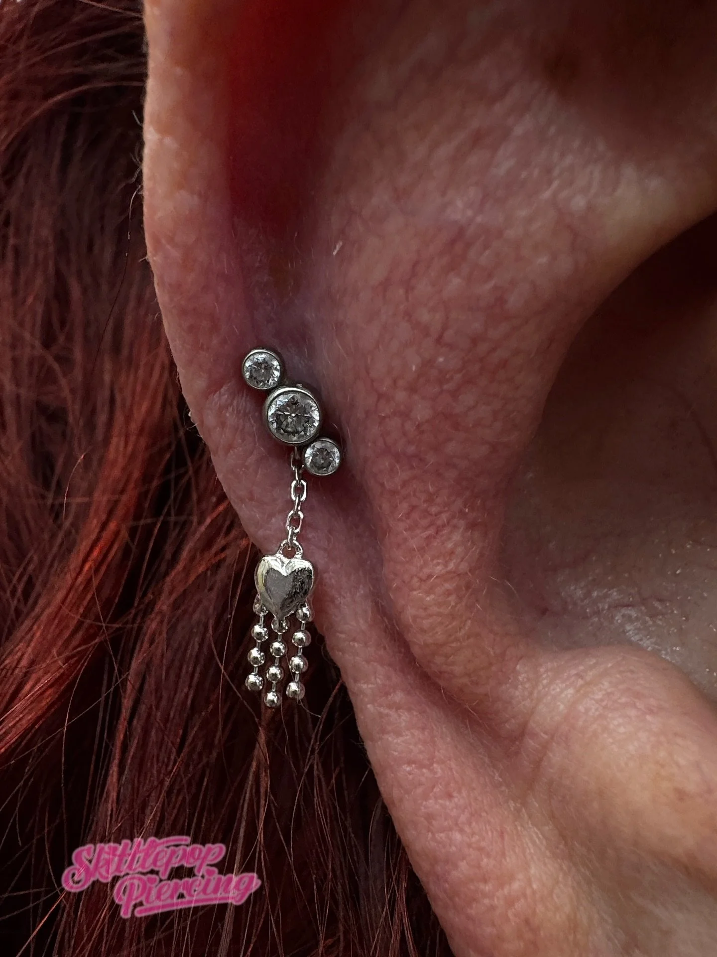 When your piercing has finally healed enough to have a charm fitted.

 Je T&rsquo;aime from @junipurrjewelry 
Sitting pretty with this @neometaljewelry attatchment. 

Thanks for the trust. 

#helixpiercing #junipurrjewelry #piercing #charm #elthampie