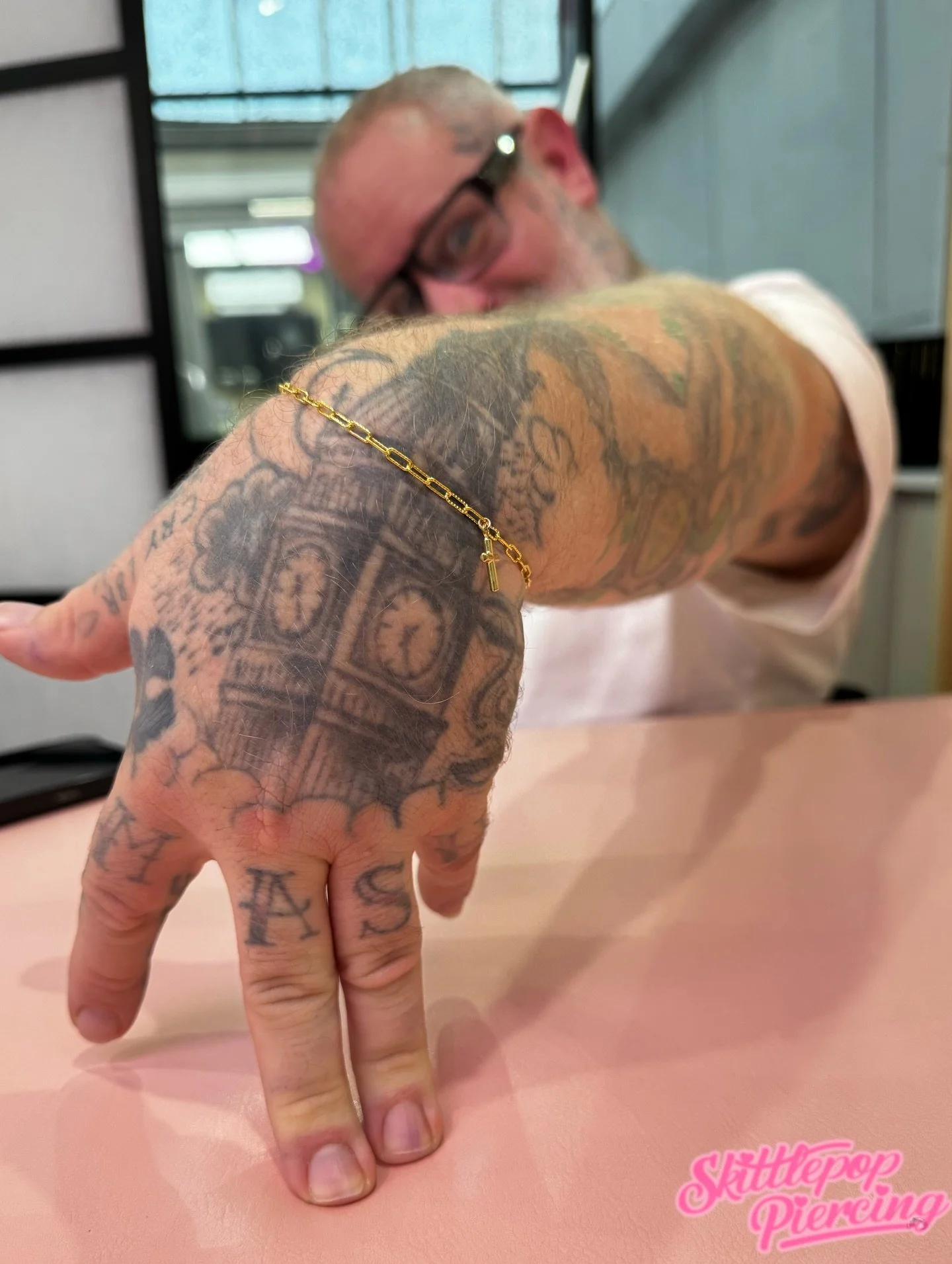 Thankyou @dan_x_313 for letting me decorate you and being so supportive of me. I appreciate you. 

#permanentjewelryexperience #weldedjewellery #eltham