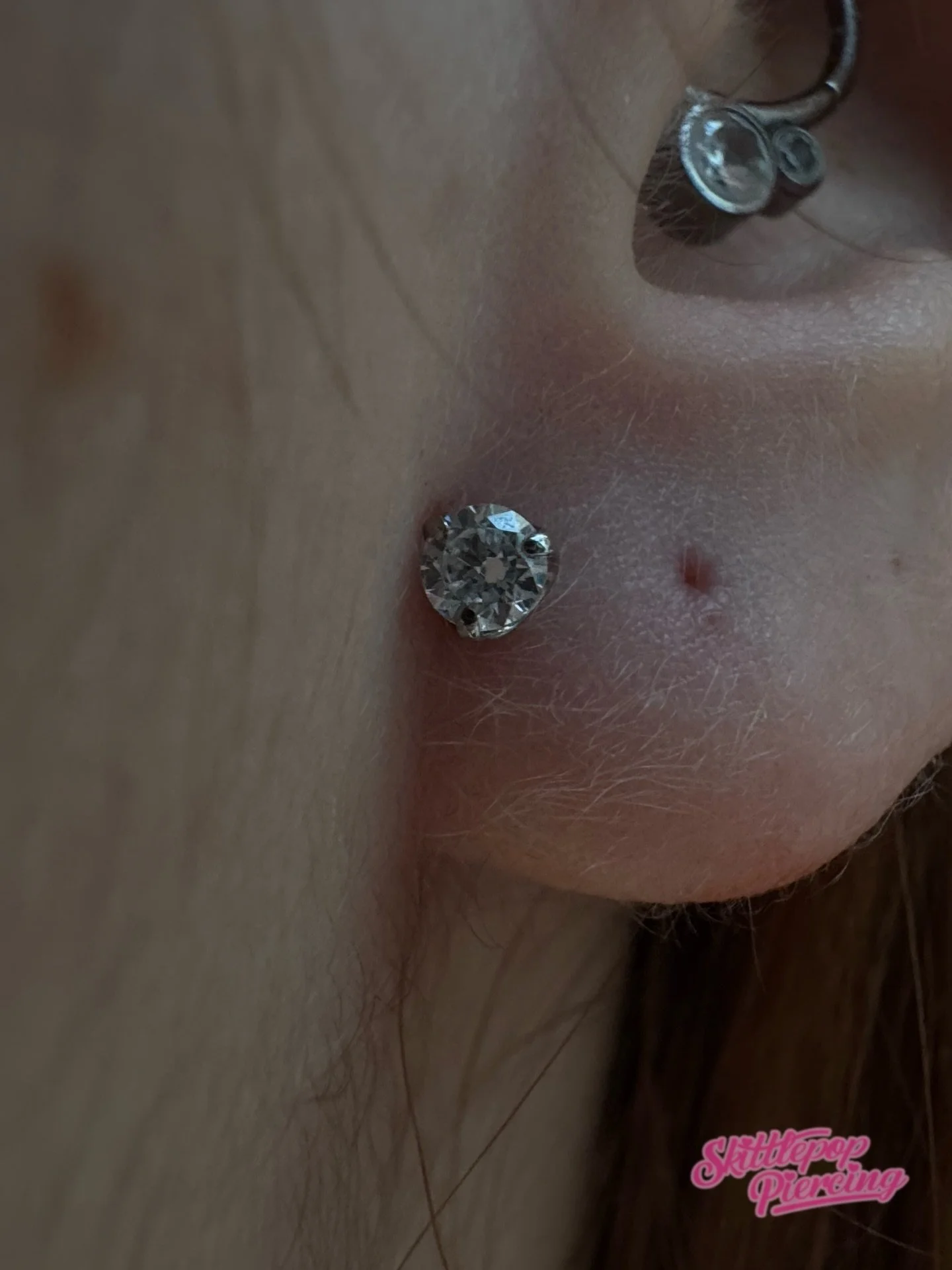 Inner ear lobe. 

Super cute. Super fun. 

#innerearlobe #piercing #lobepiercing
