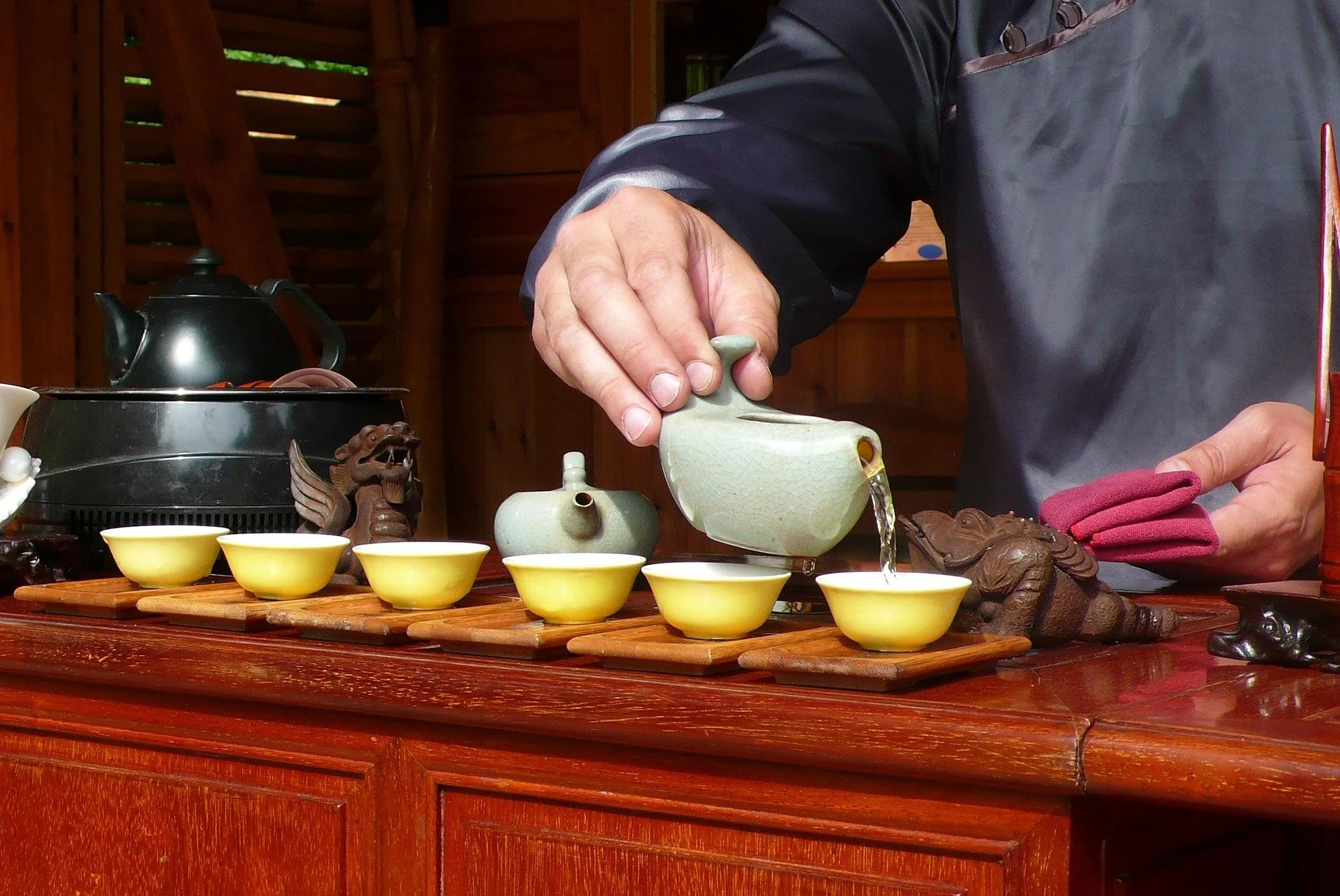 Traditional Taiwanese tea ceremony with tea being prepared and served.