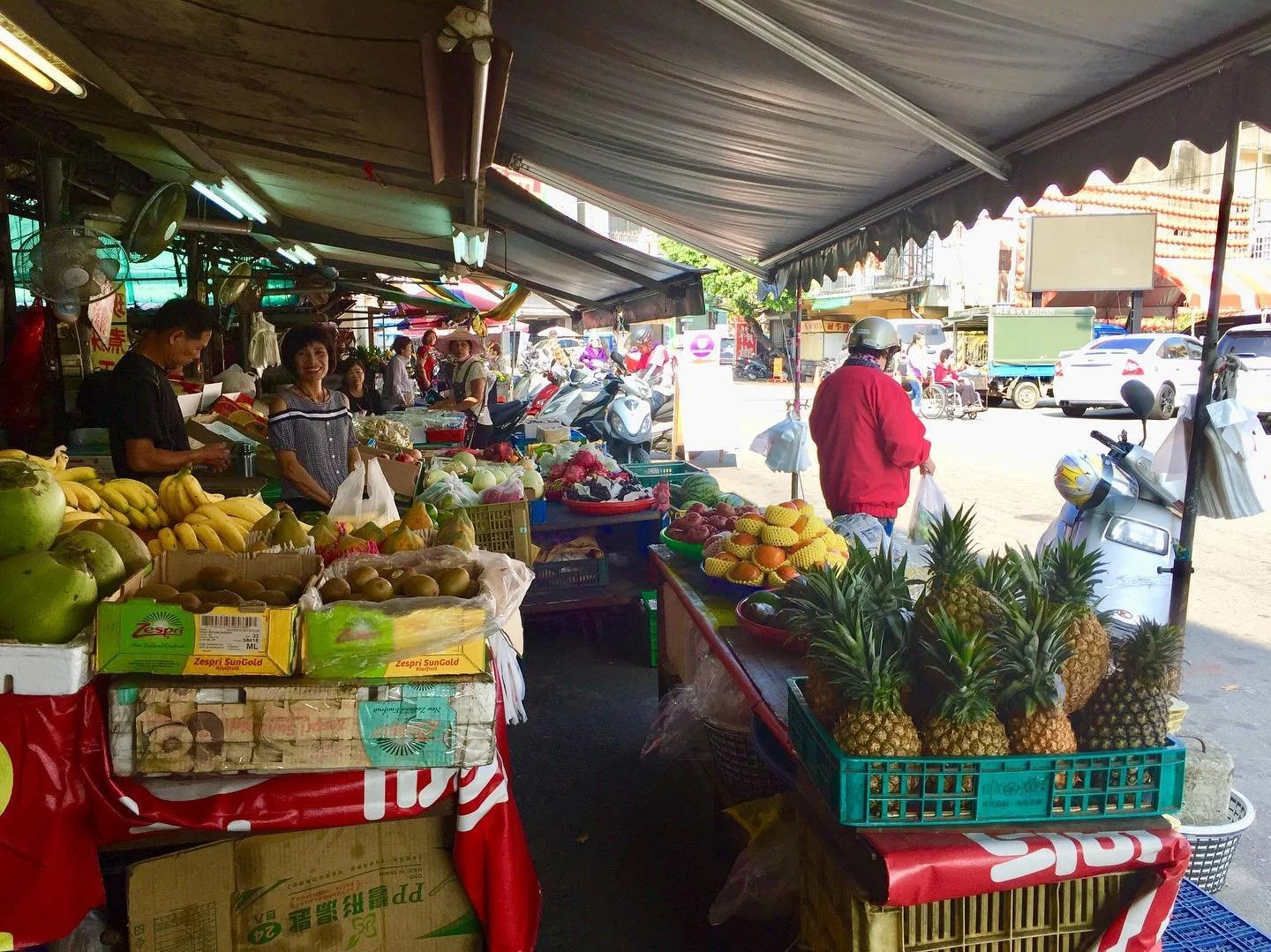 An open air morning fruit market stall in Taichung during a Tricia Pomering Cultural Experience to Taiwan.