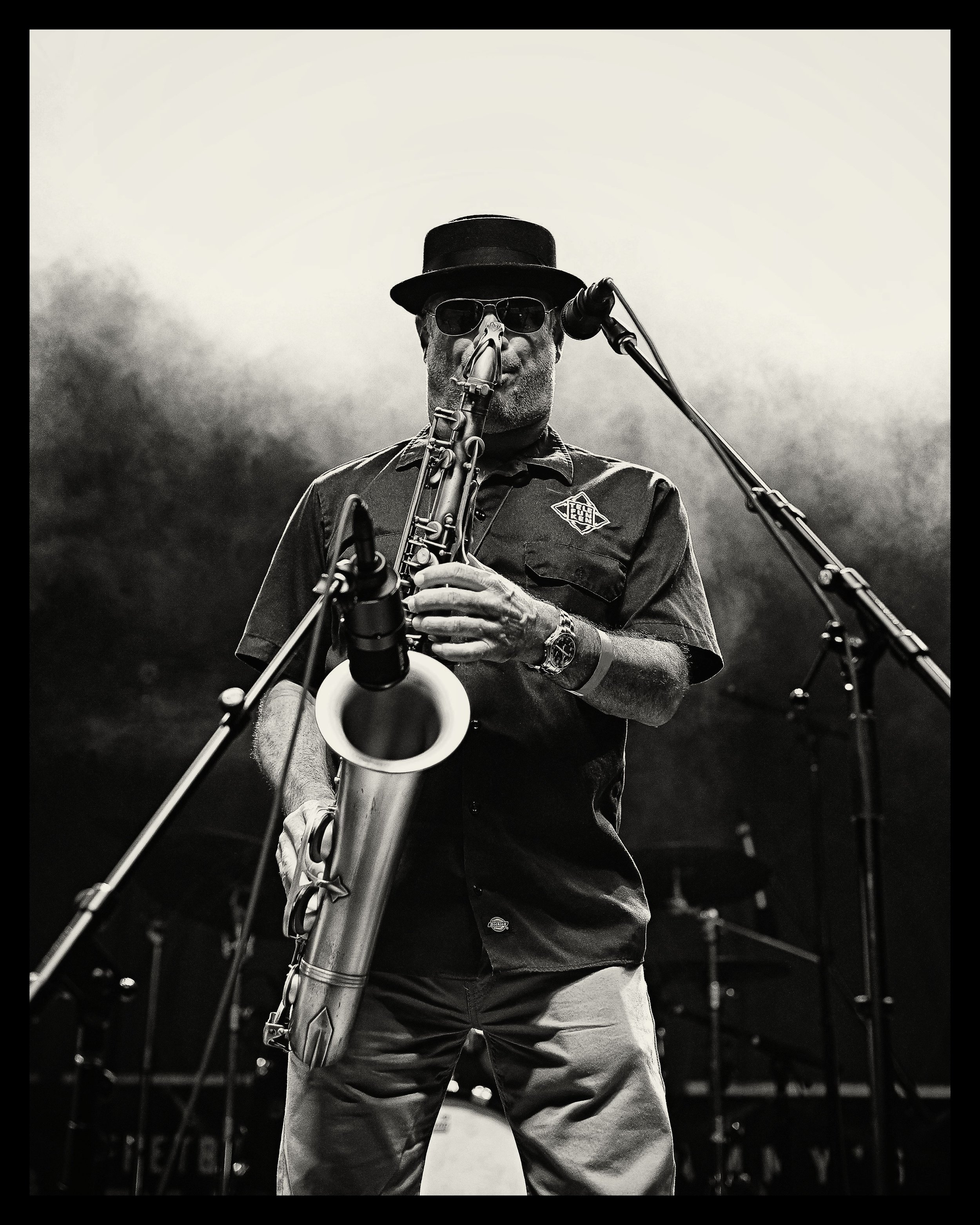 sax3bw.JPG