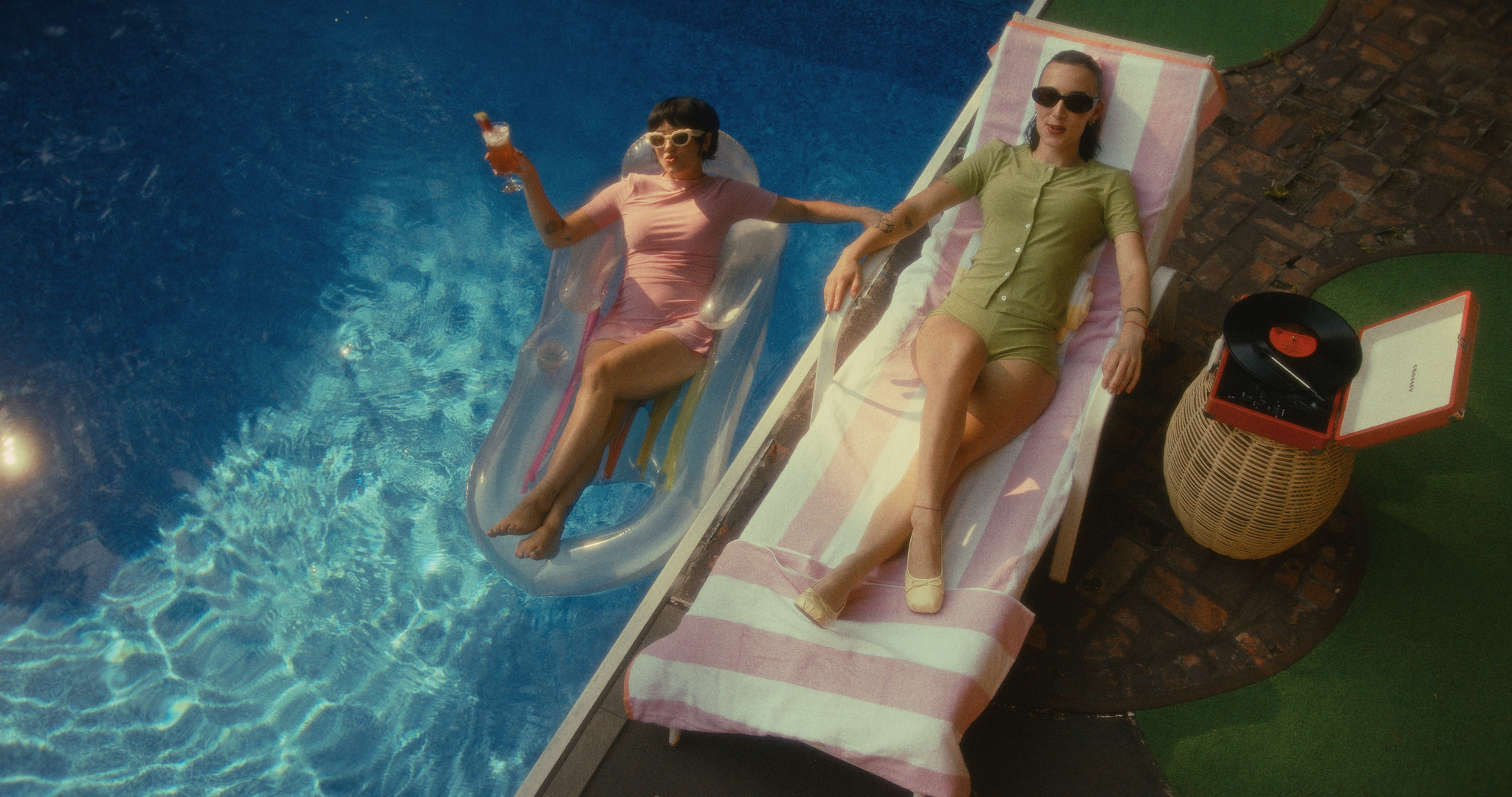 Daisy Grenade: "Don't Sweat It" Official Music Video