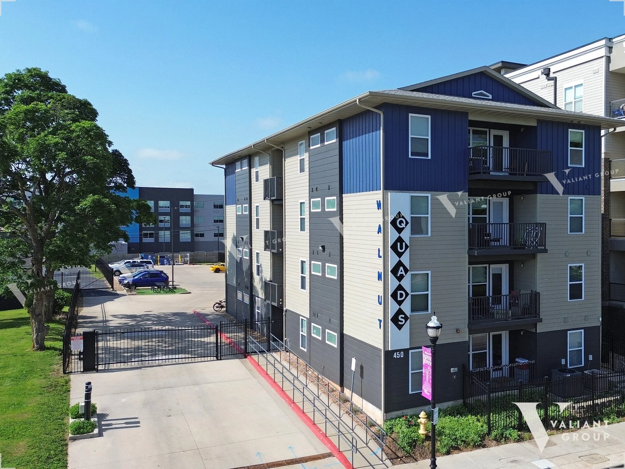 🎉 WALNUT QUADS - STUDENT LIVING
🏠 450 E Walnut St, Springfield, MO 65806 - Apt 201, Bedroom B
💵 $550 / month 
🛏️ 1 Bedroom / 1 Bathroom
☎️ Call our office at (417) 895-9681 or visit our website for more information.

Now leasing Apartment 201, Be