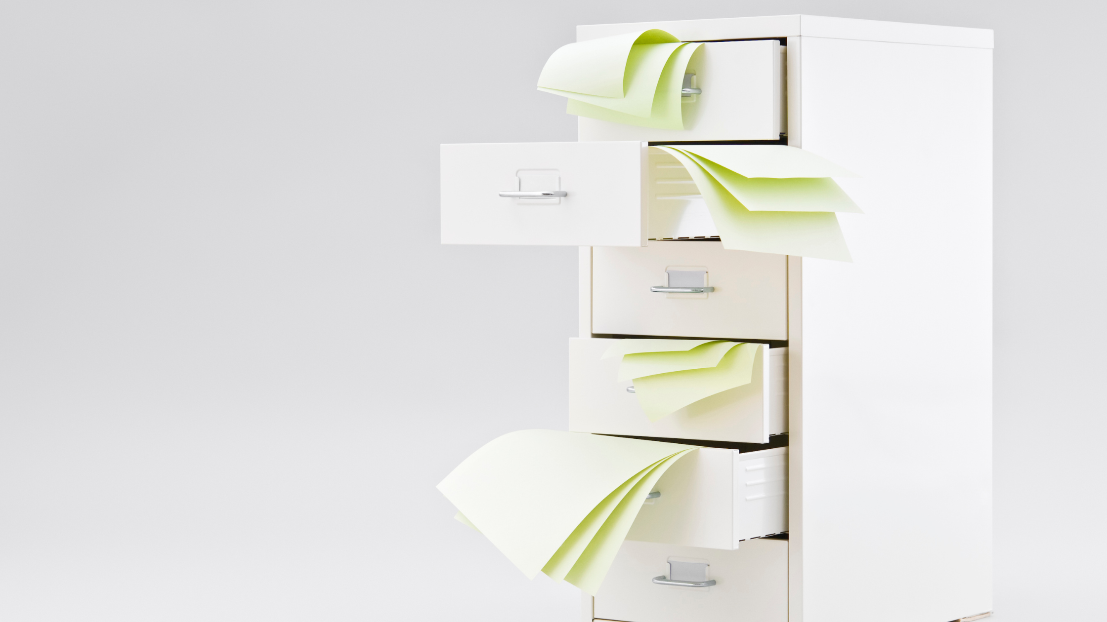 Your Brain Is Not a Filing Cabinet: Why Mental Load Kills Your Clarity