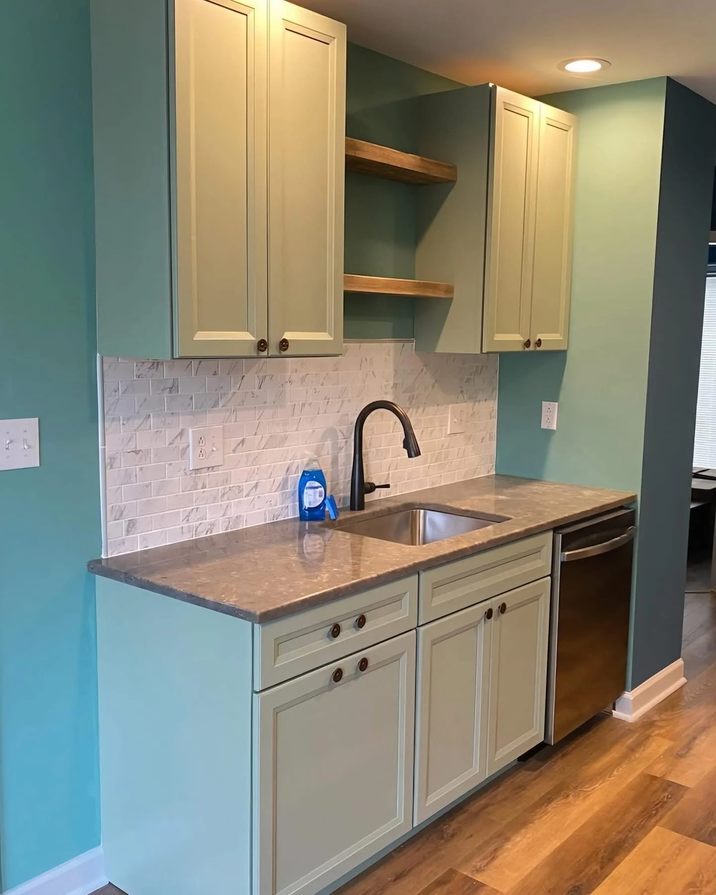 Full home remodel! 1800 sqft of LVP flooring, 2 bathrooms, 3 bedrooms and a new kitchen!