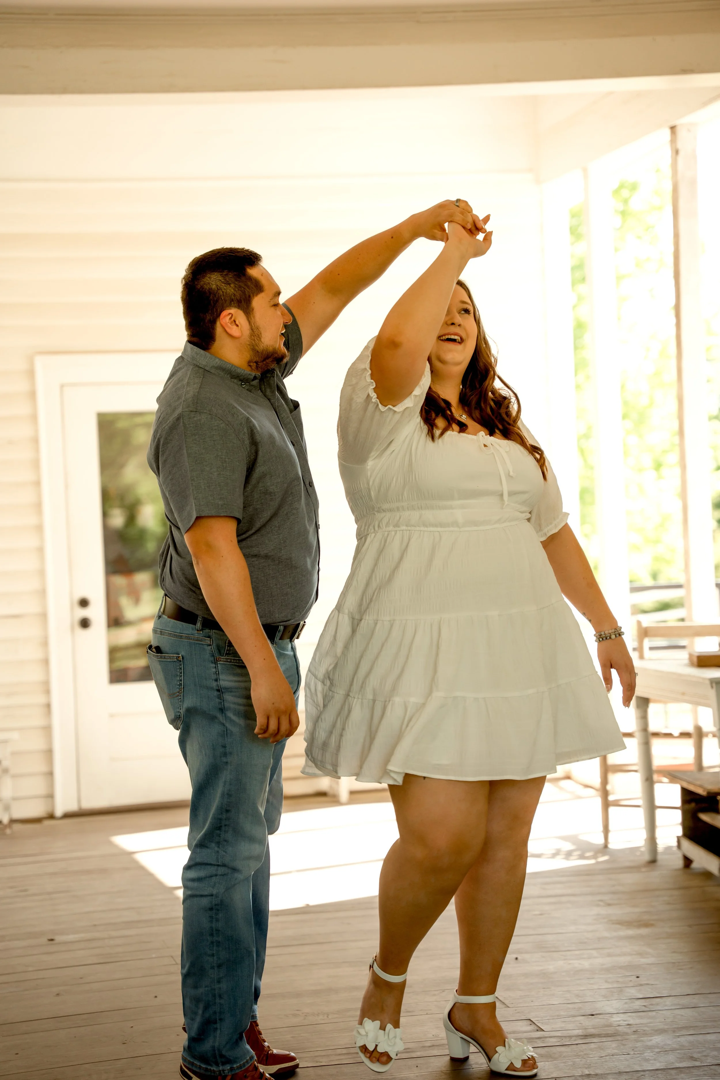 16-silverlightvisions-photoandfilm-couples-photos-romantic-classy-elopement-easttexasarboretum.jpg