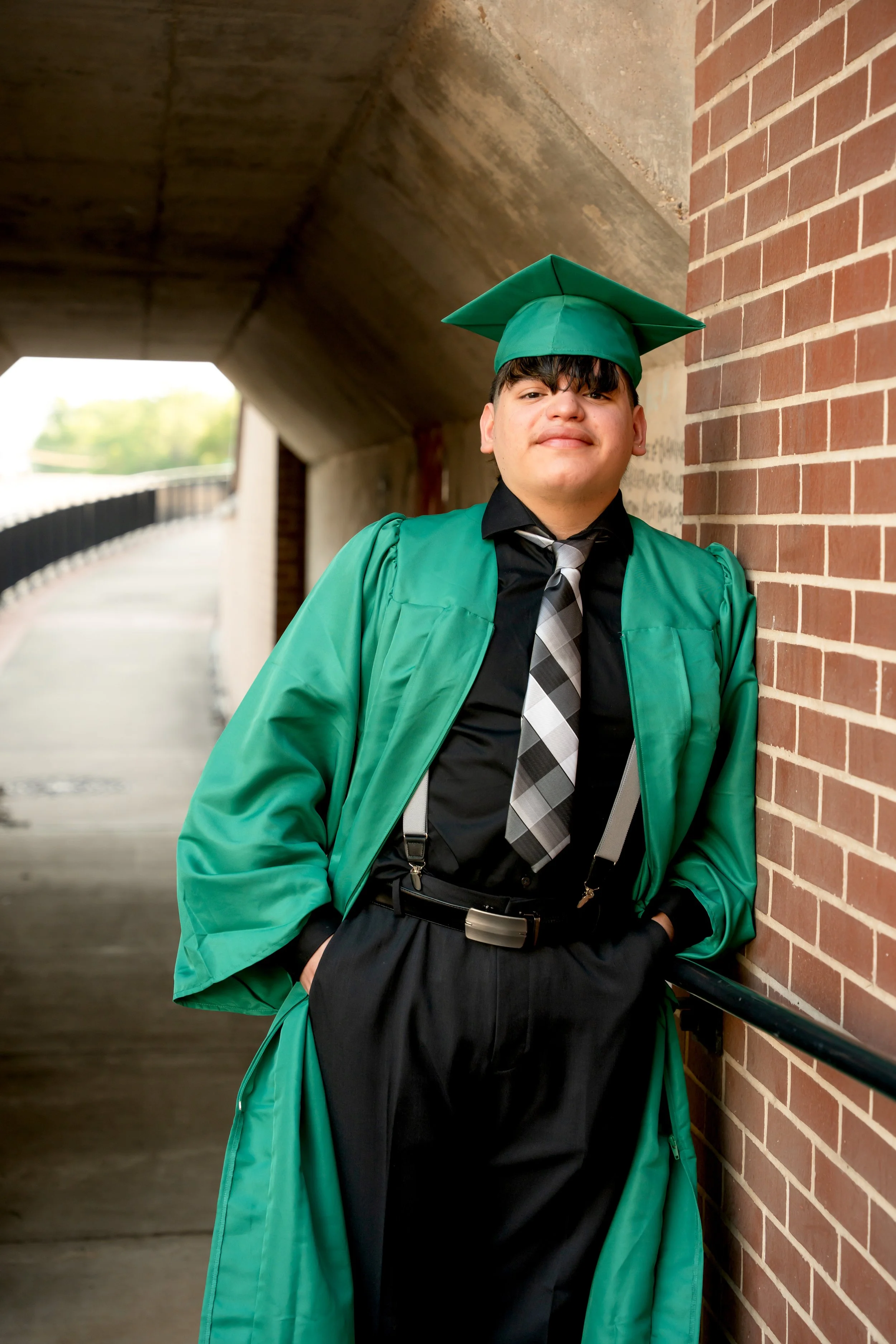 6-silverlightvisions-photo-east-texas-spring-portraits-prom-graduation-capngown.jpg