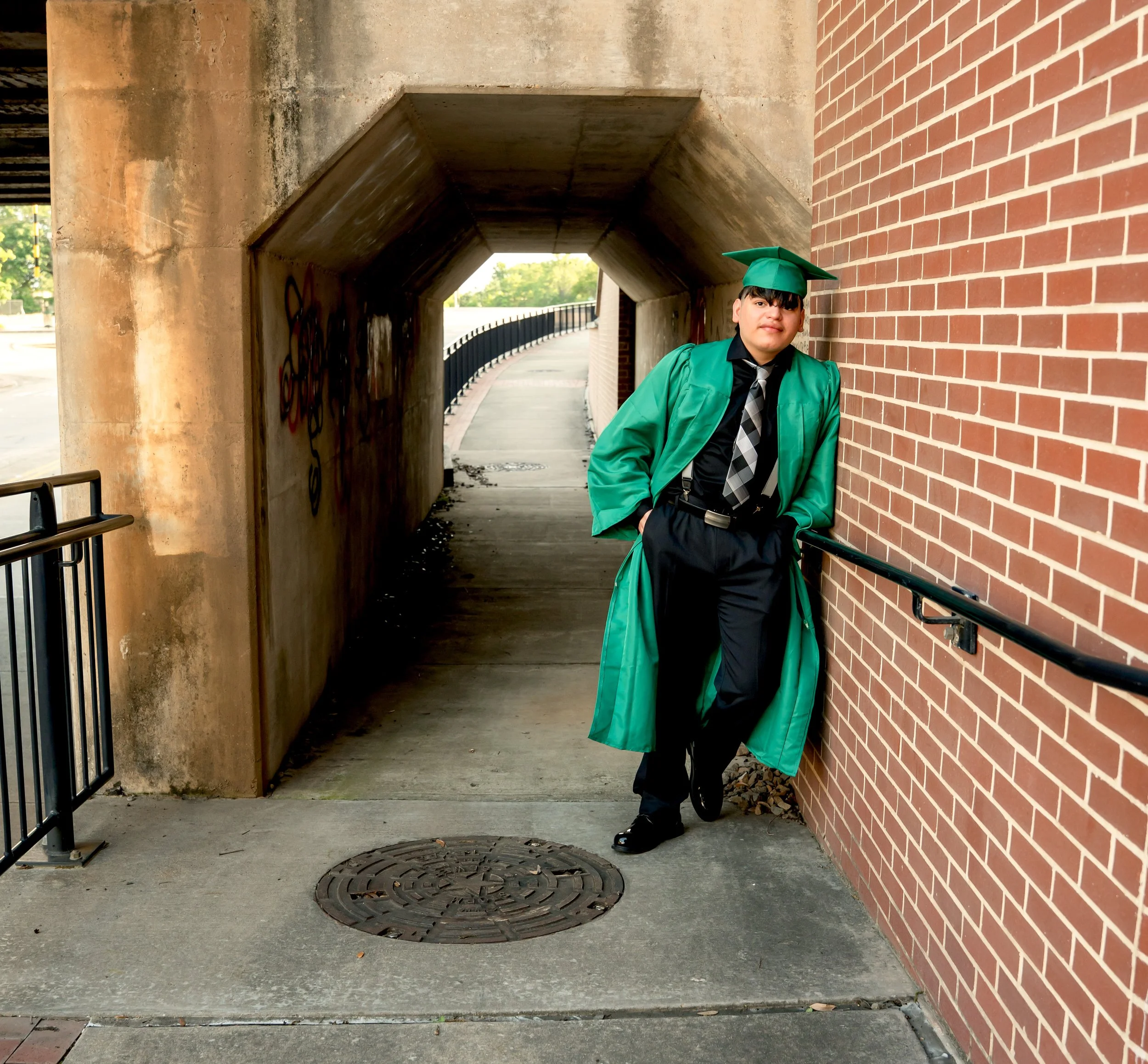42-silverlightvisions-photo-east-texas-spring-portraits-prom-graduation-capngown.jpg