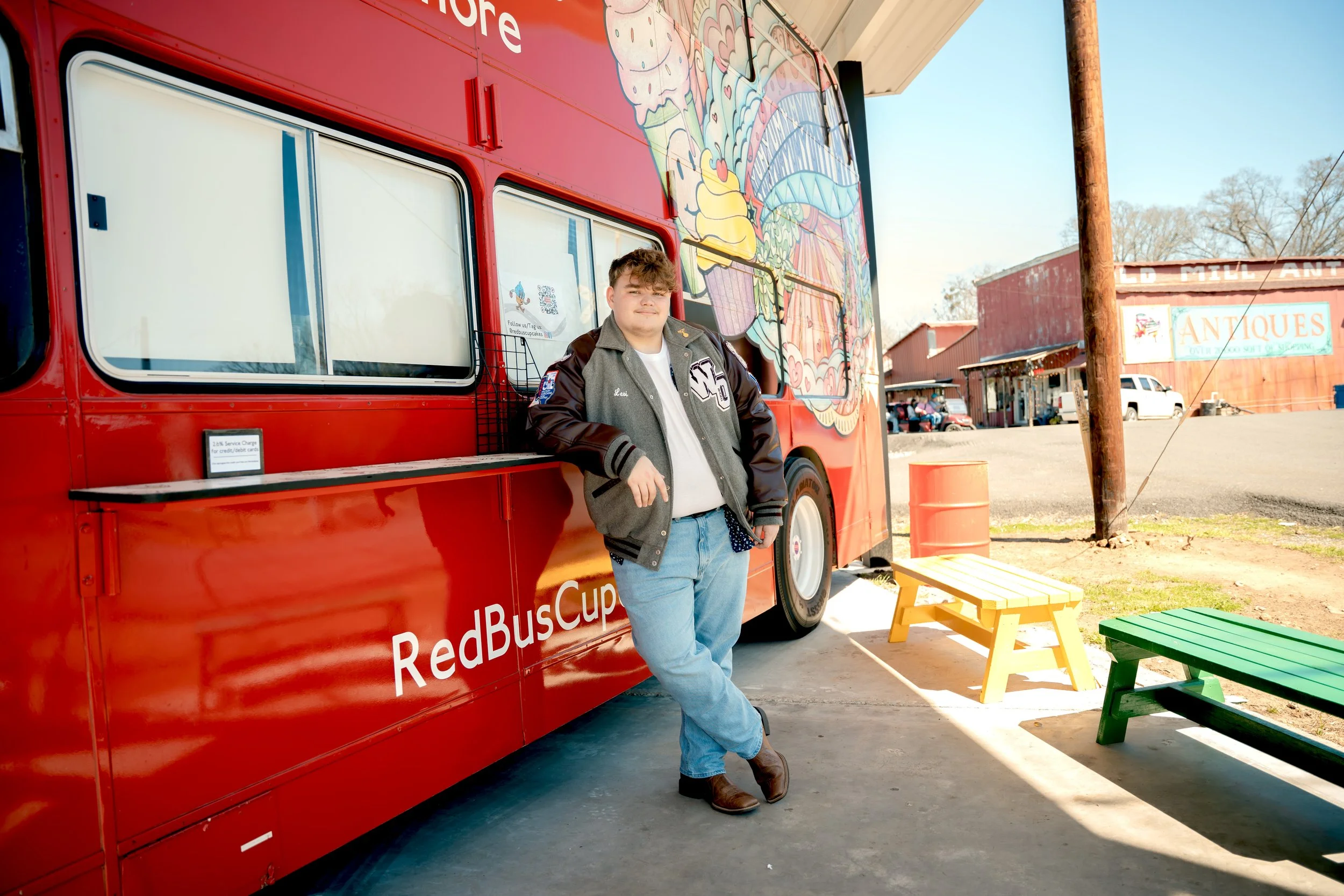 25-silverlightvisions-photoandfilm-senior-photos-historical-downtown-jefferson-texas-levi.jpg
