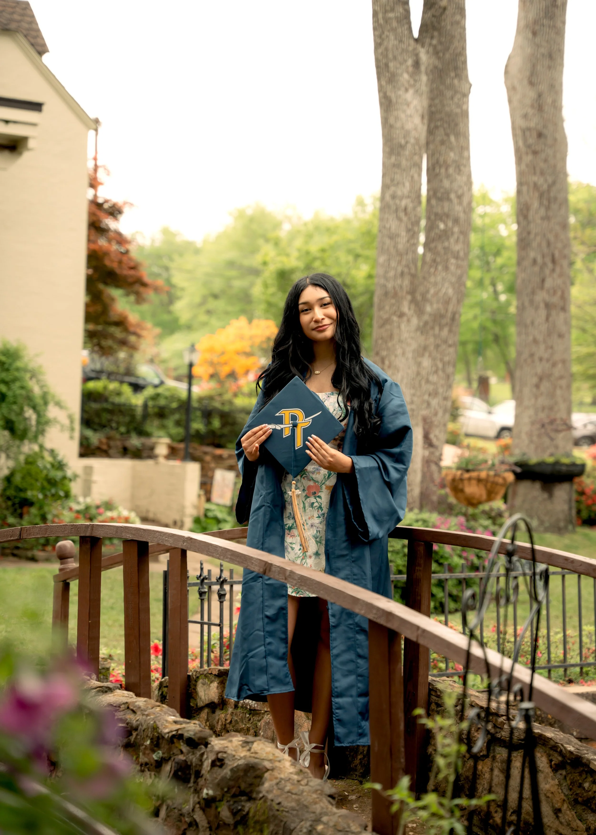 17-seniorphotography-silverlightvisions-photoandfilm-spring-floral-tylertx-pyrongarden-azaleatrail-leslie.jpg