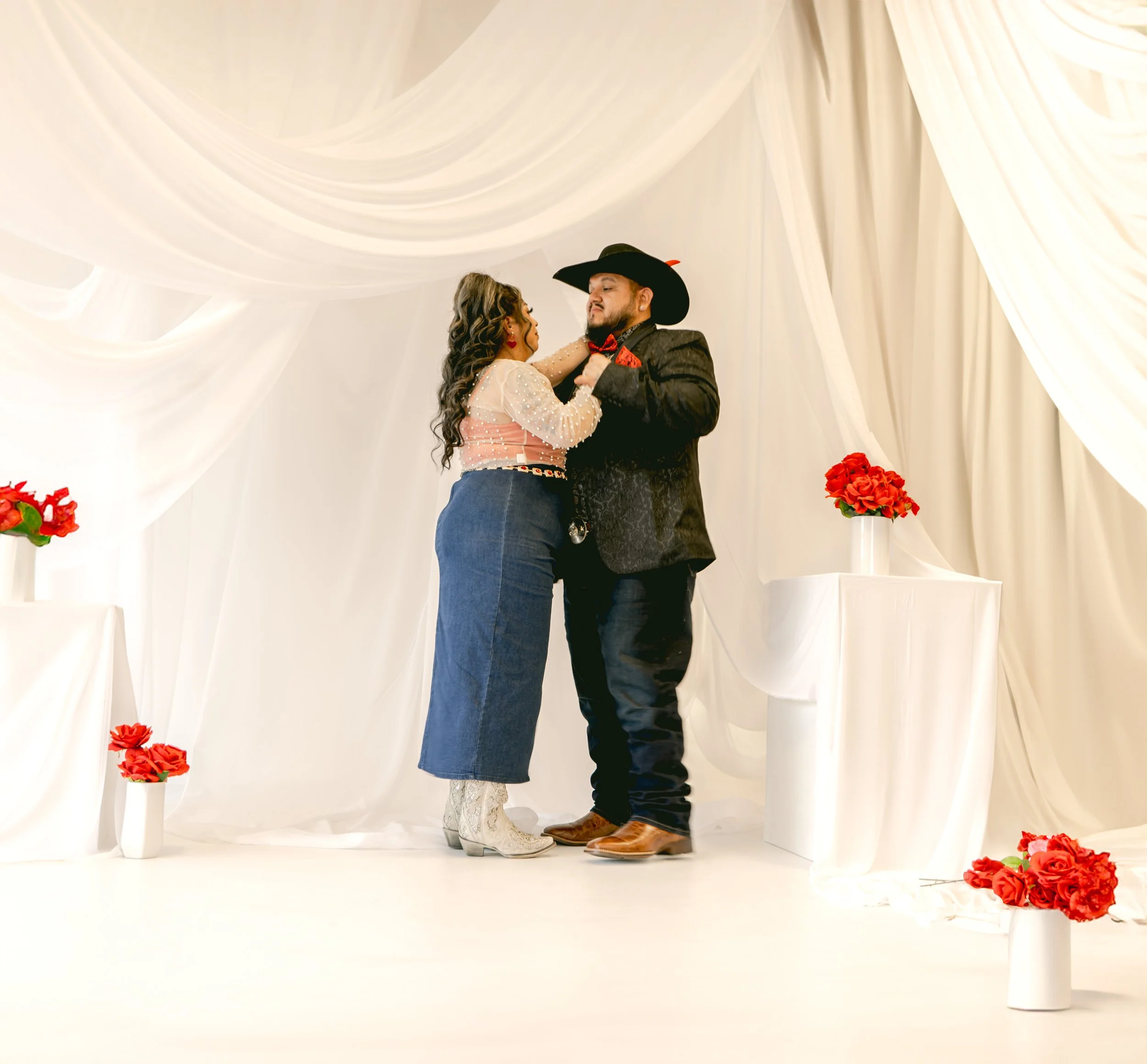silverlightvisions-photoandfilm-couples-photos-studio-romantic-classy-10.jpg