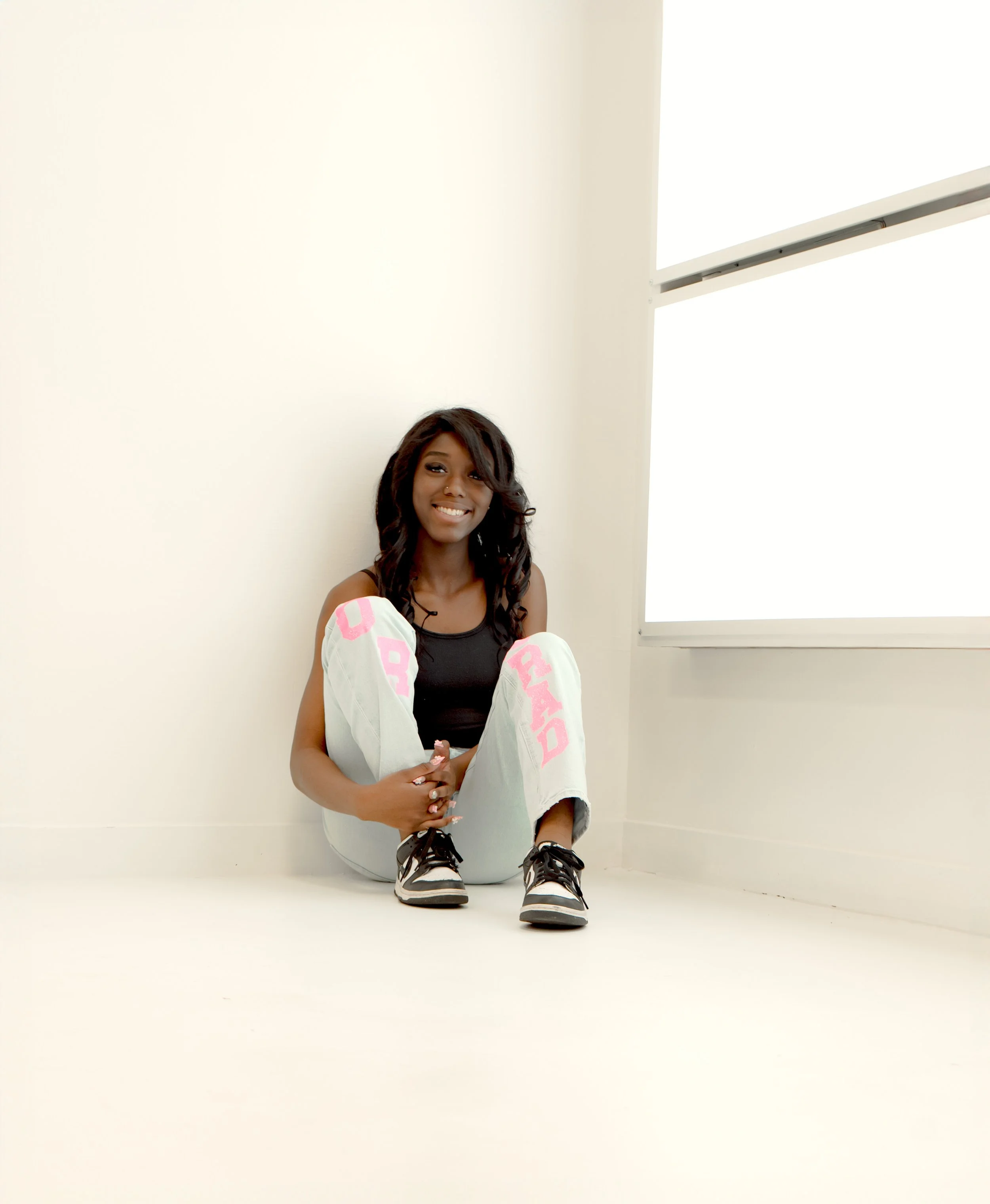 silverlightvisions-photoandfilm-senior-photos-studio-classy-17.jpg
