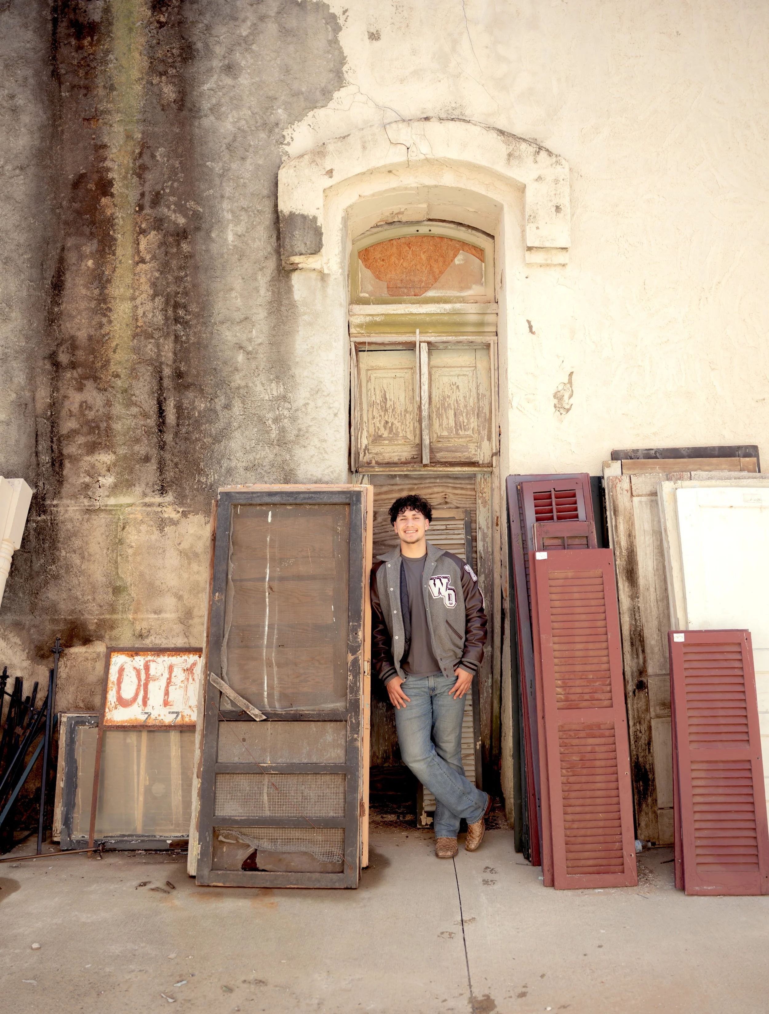 20-silverlightvisions-photoandfilm-senior-photos-historical-downtown-jefferson-texas-dillon.jpg
