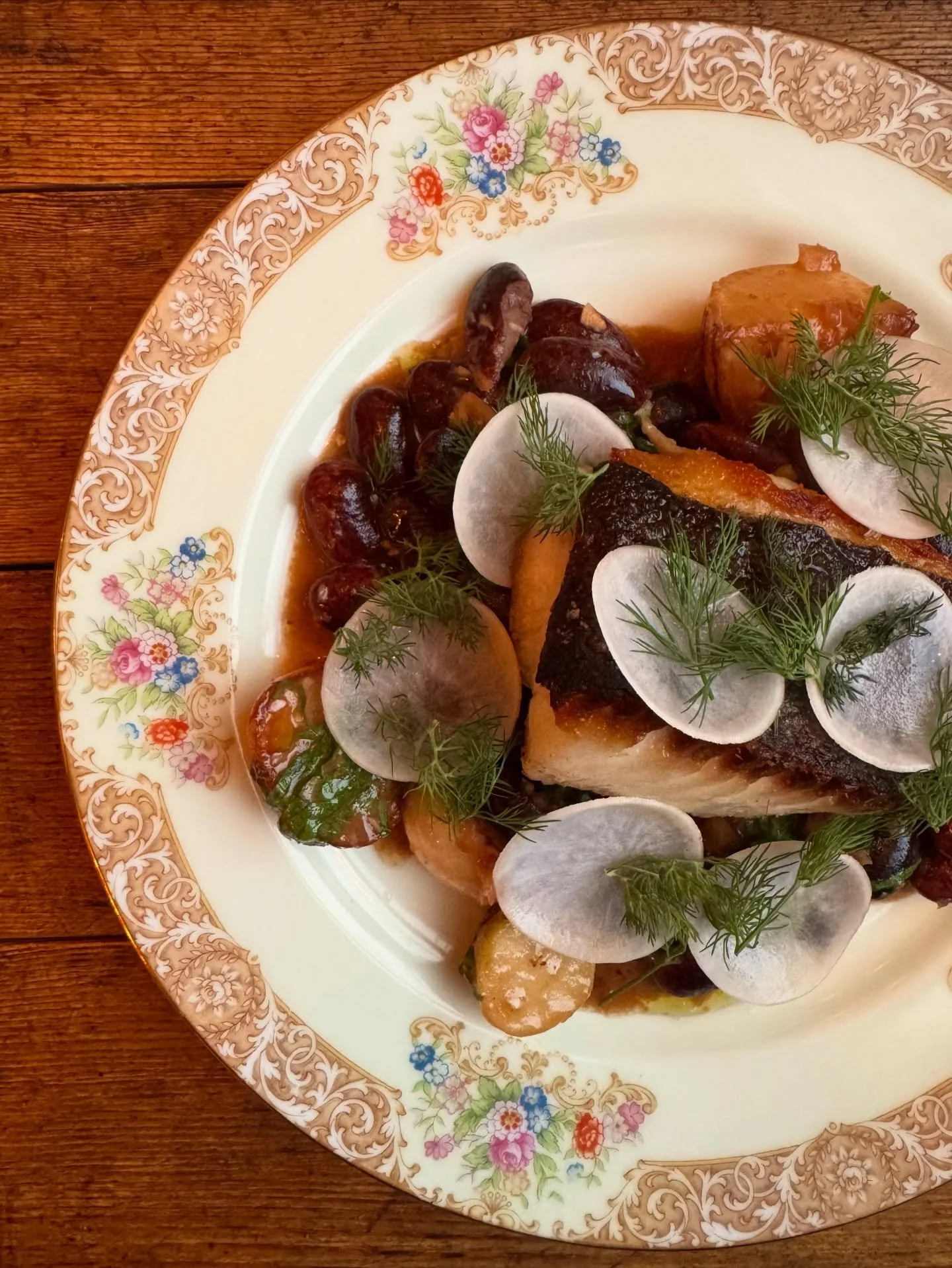 Happy Wednesday!

BLACK COD

scarlet runner beans, hakurei turnips, turnip greens, perserved lemon-miso broth

Open 4-9 with happy hour from 4-6✨

#bellingham #whatcomcounty #edibleseattle #farmtotable #eatlocal