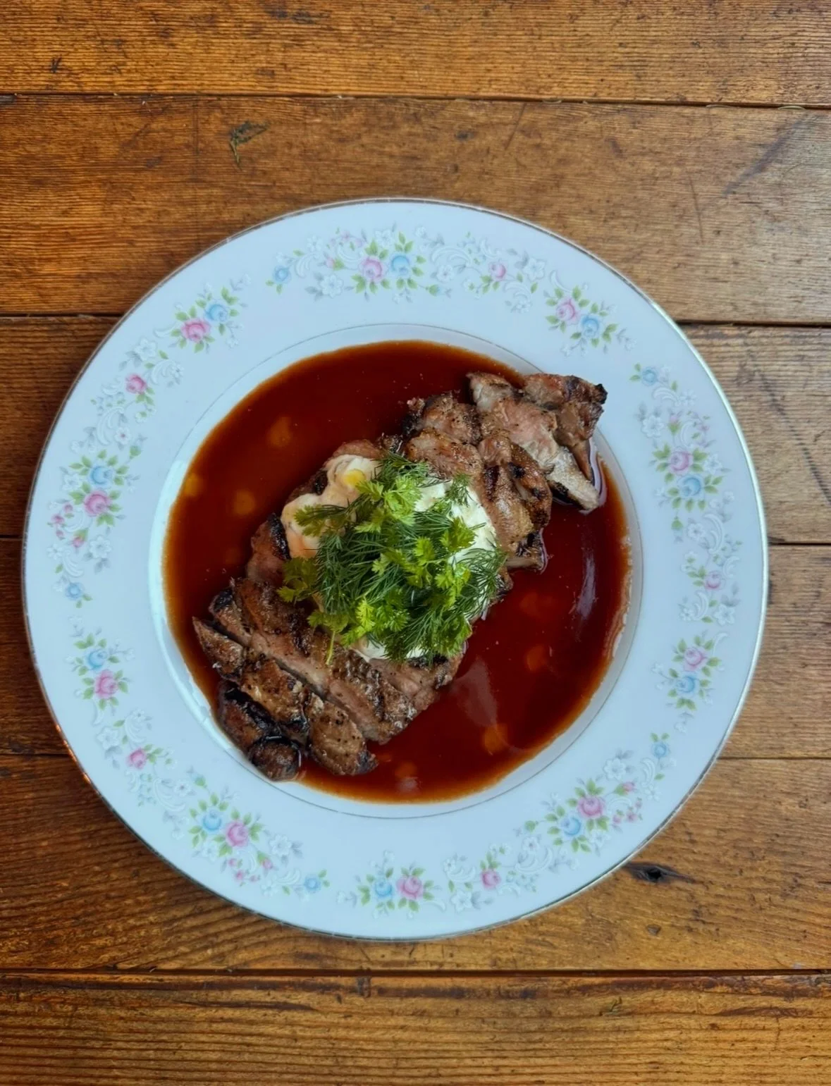 Happy Sunday! Come see us this evening 4-9 with happy hour from 4-6. 

PORK CHOP

grilled pork collar, cranberry demi-glace, sauce gribiche, baby butter lettuce salad

#bellingham #bellibghamexperience #farmtotable #eatlocal