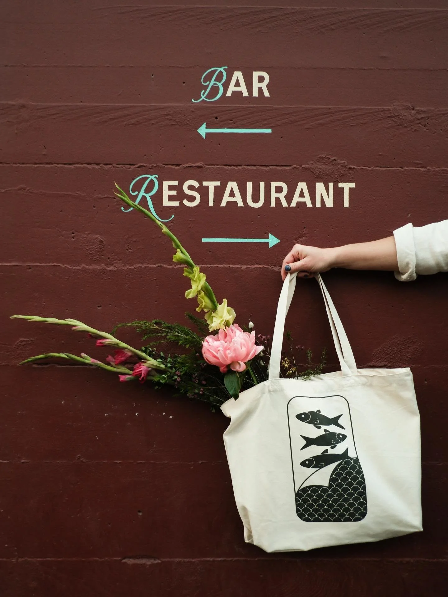 Introducing the Roe totes 🐟 available at Roe during business hours. Perfect size, and cute as heck. 

These are  limited run so get em while we got em!

Open tonight, 4-9. 

📸 @thefoxes 

#bellingham #farmtotable #supportsmallbusiness #eatlocal