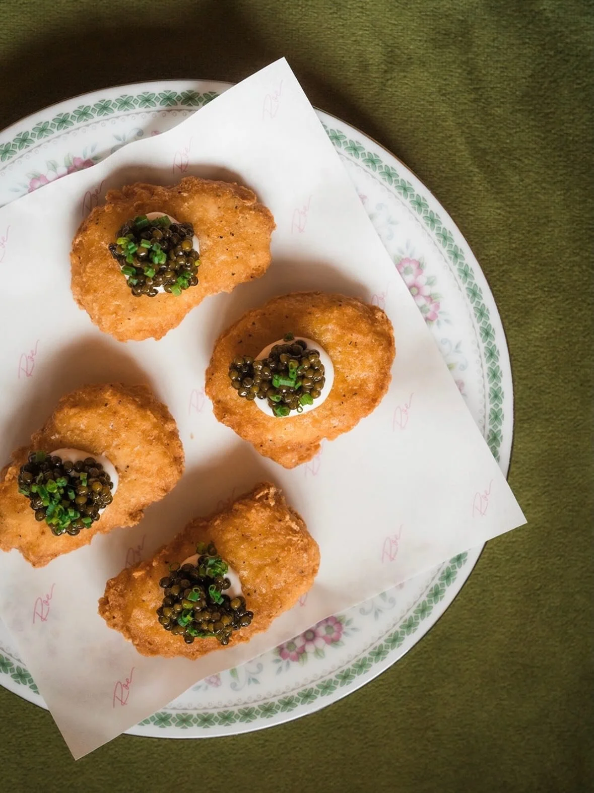 Chicken nuggets and caviar baby!! 

Happy Sunday Bellingham. We are open 4-9 with happy hour from 4-6. We hope you are spending the day in the sunshine, and hope you end your day with us! 

📸 @thefoxes 🔥

#bellingham #bellinghamexperience #caviar #