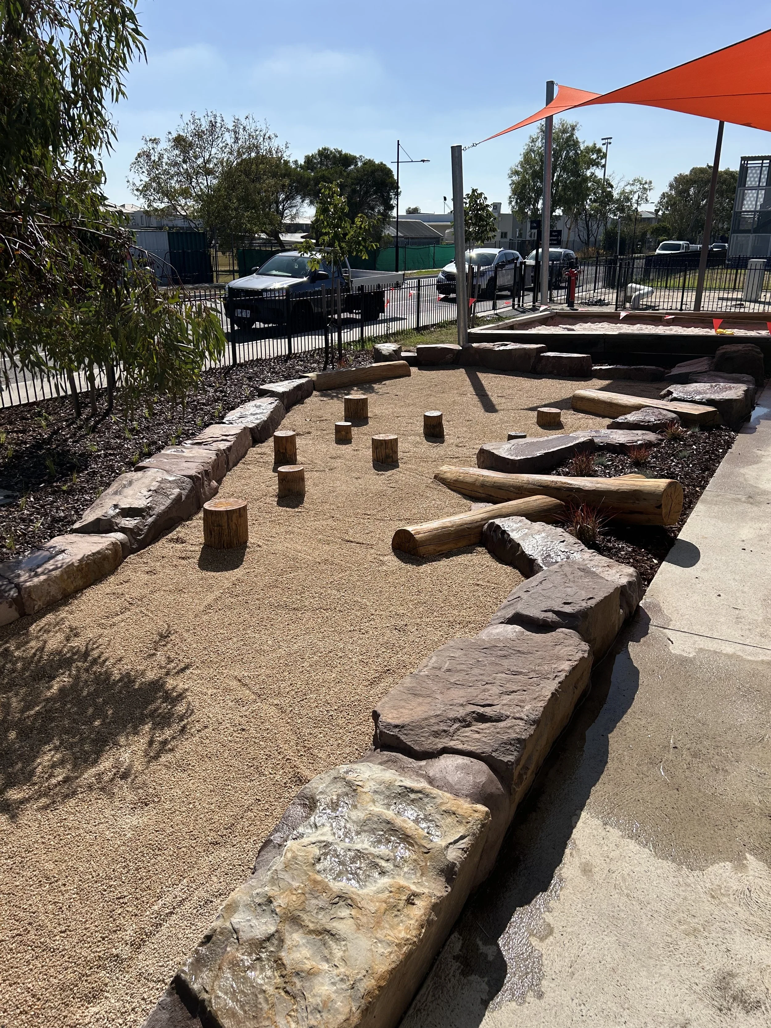 Keysborough Primary School - Natural junior play space