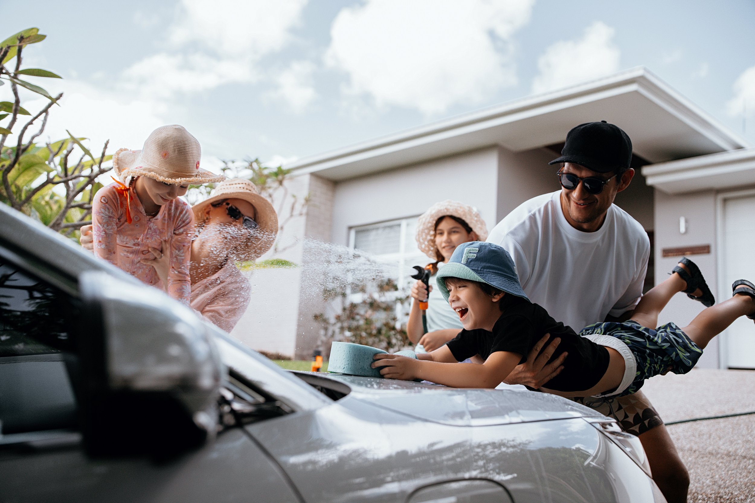 00031_FAMILY_WASHING_VEHICLE_FRONT_YARD_05103.jpg